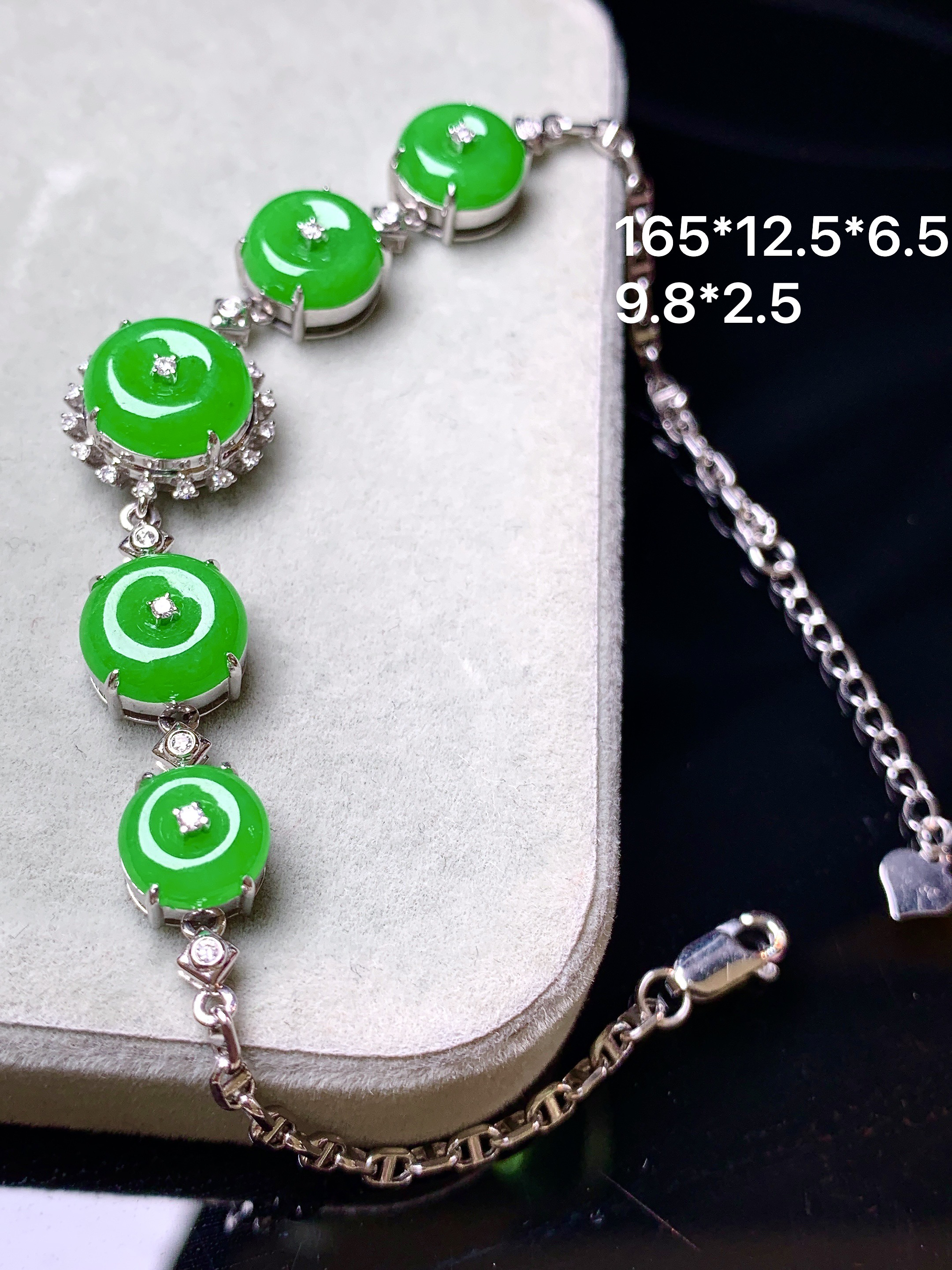 18k金钻镶嵌阳绿平安扣手链 玉质细腻 色泽艳丽清新 水润亮眼 整体尺寸165*12.5*6.5L2