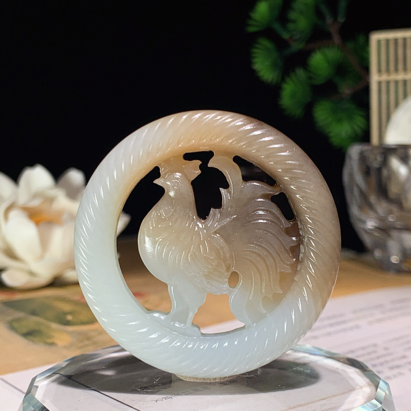 新疆和田玉且末糖吉祥如意鸡挂件 尺寸47/9重30.5克。玉质细腻油润。手推出油。佩戴高端典雅。lt260415