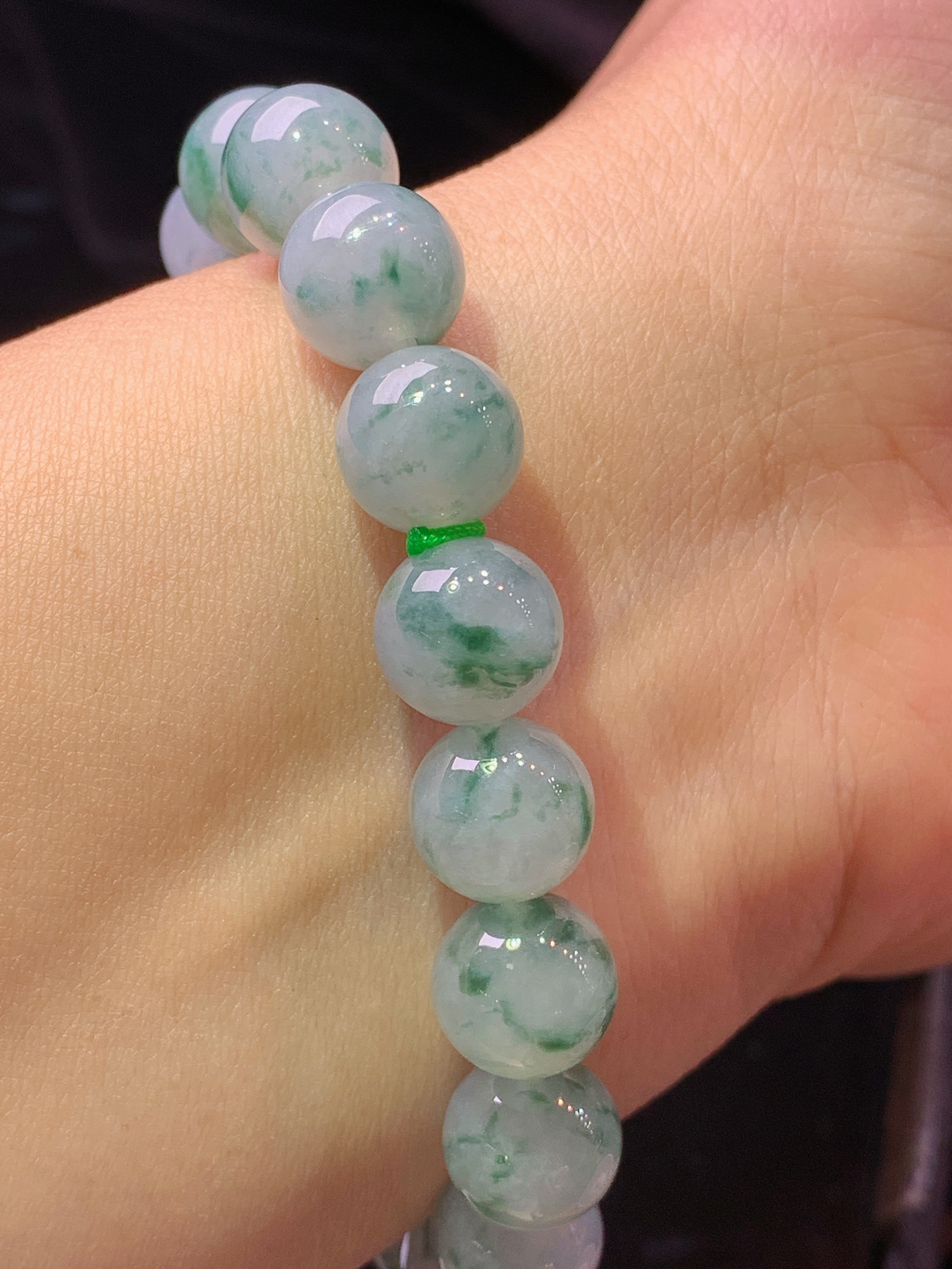 冰飘花圆珠手链 玉质细腻 色泽艳丽清新 水润亮眼 整体尺寸9.6c5