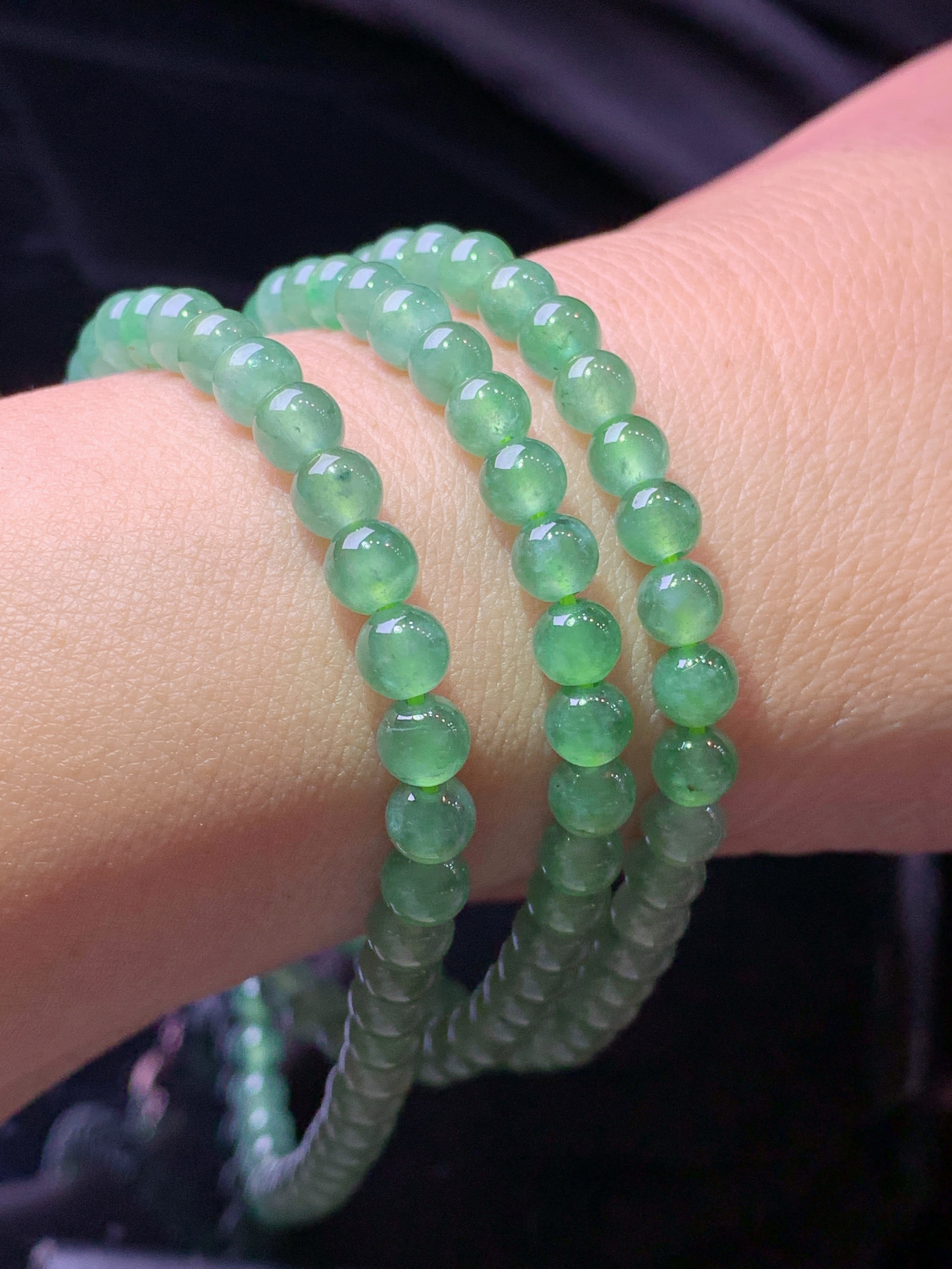 冰种浅绿项链 玉质细腻 色泽艳丽清新 水润亮眼 整体尺寸5c5