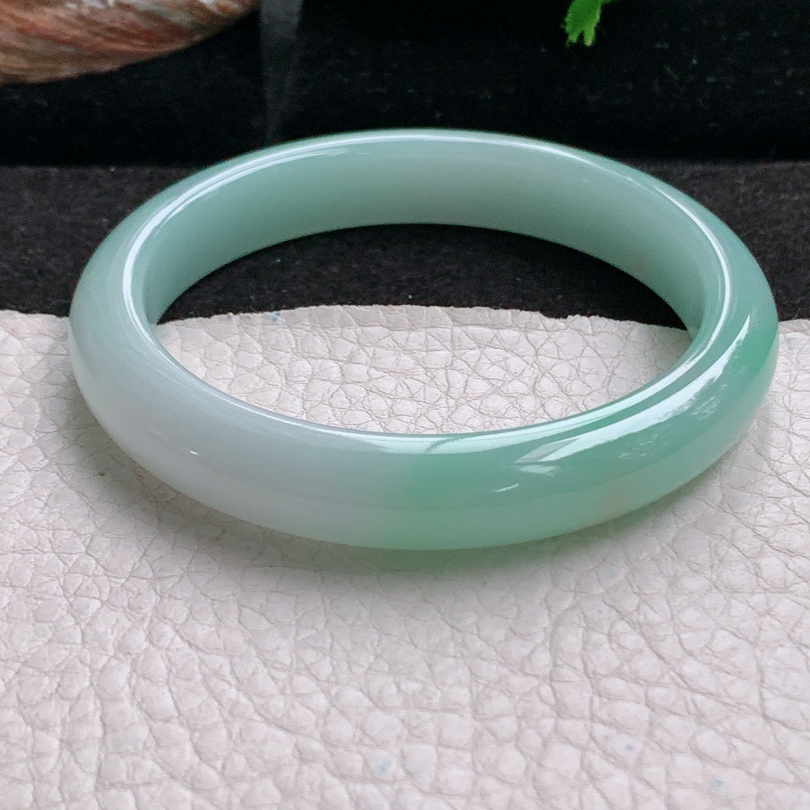 js大圈口63*12.5*7平安镯 天然缅甸翡翠a货手镯飘绿大气正圈玉镯子