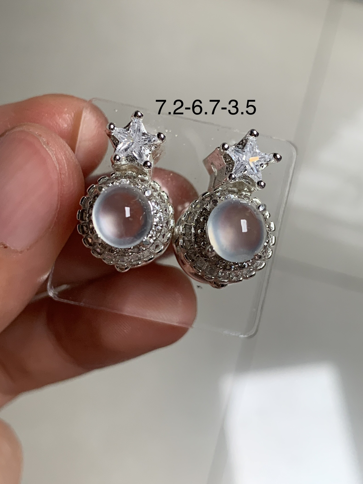 高冰耳钉
老坑种强荧光，钢性十足纯净饱满