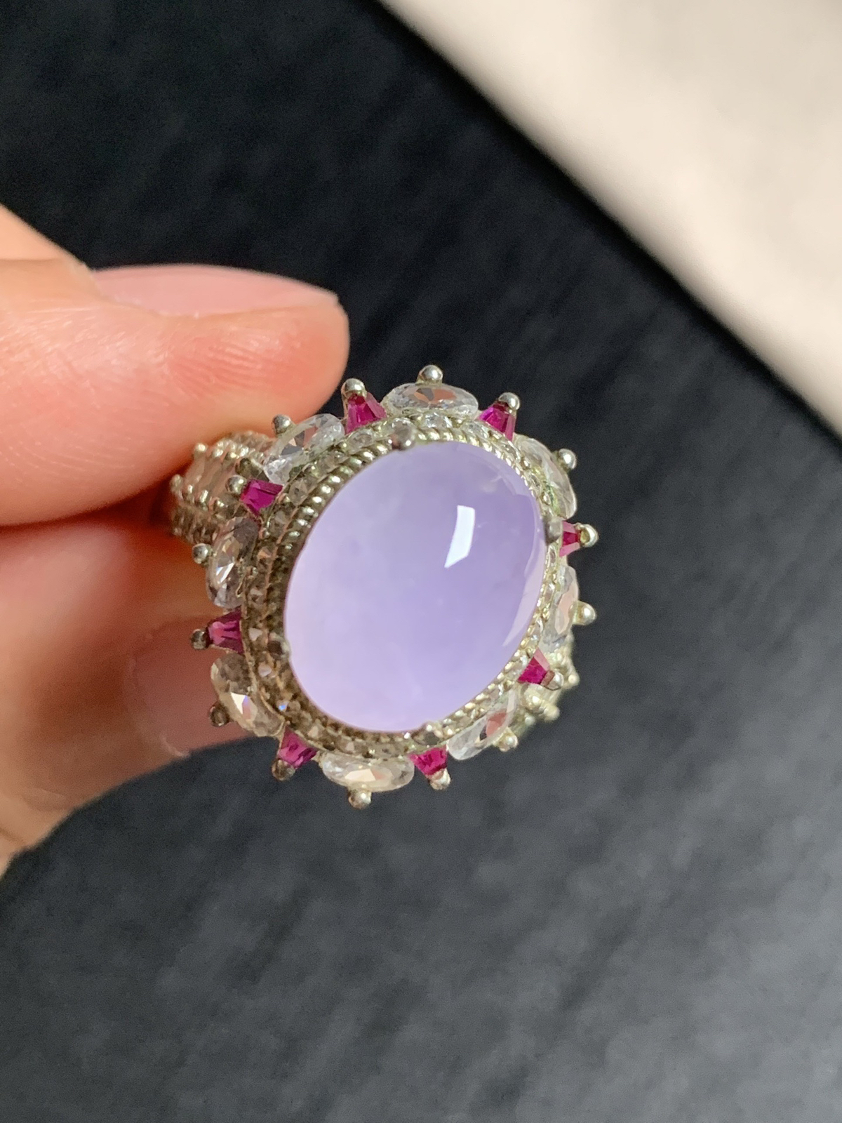 冰粉紫戒面
种好色美品相好，樱花粉颜色鲜艳甜美，质地细腻水灵饱满