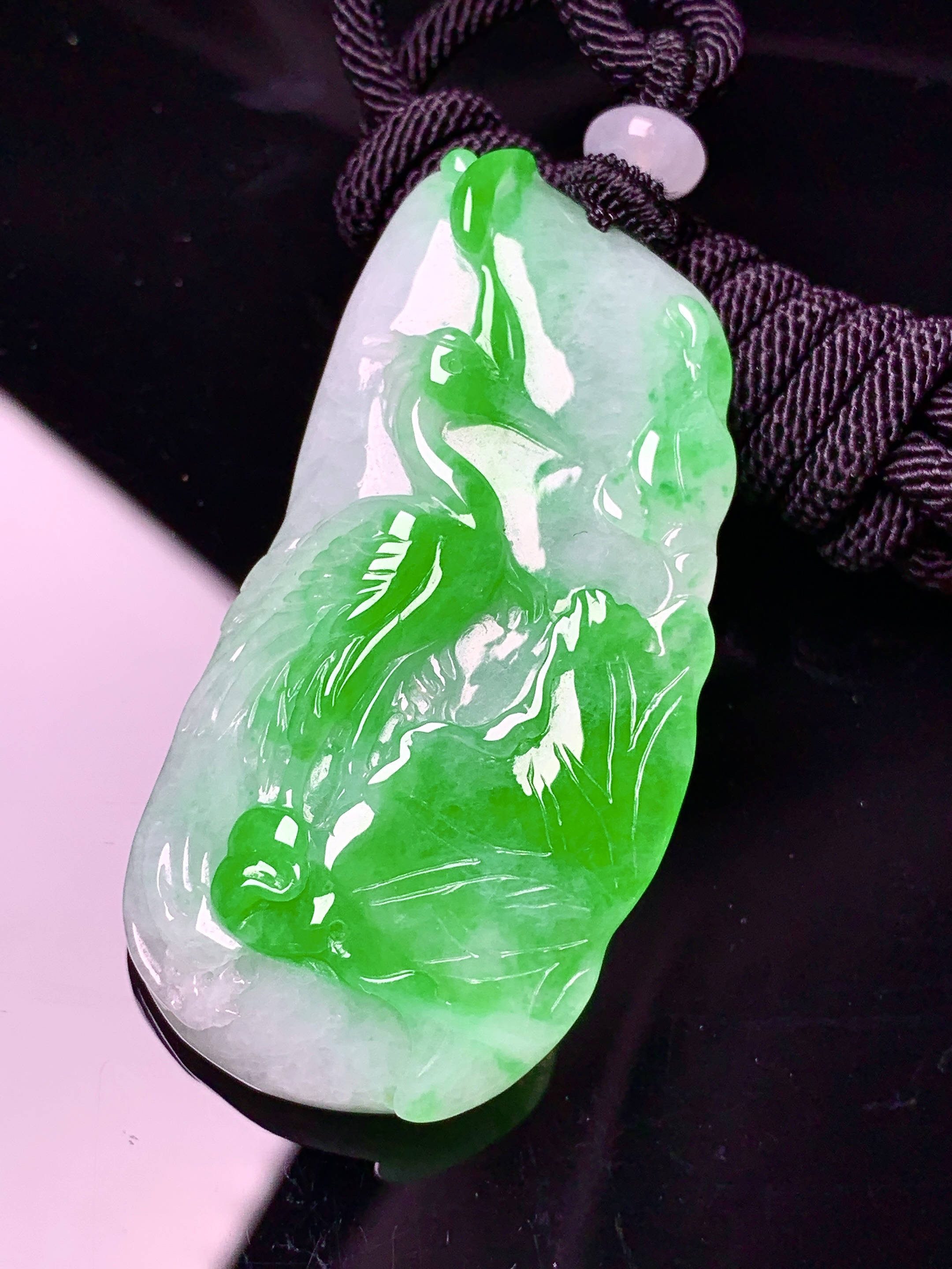飘绿仙鹤吊坠 玉质细腻 色泽艳丽清新 水润亮眼 整体尺寸48.6*24.7*8.8w1