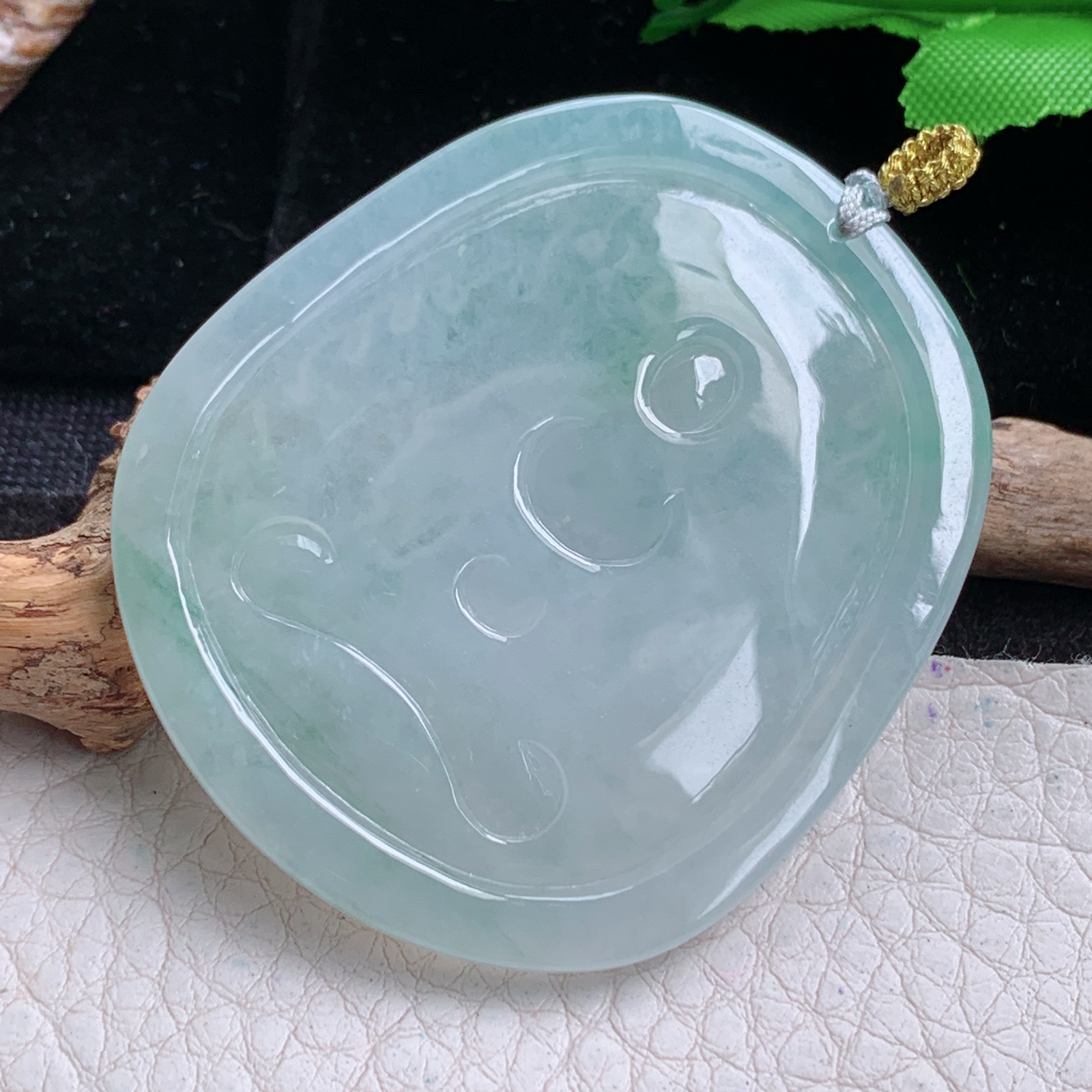 rp实拍52.8*45.3*5.3天然缅甸翡翠冰飘绿大势至 生肖守护神玉吊坠 玉挂件