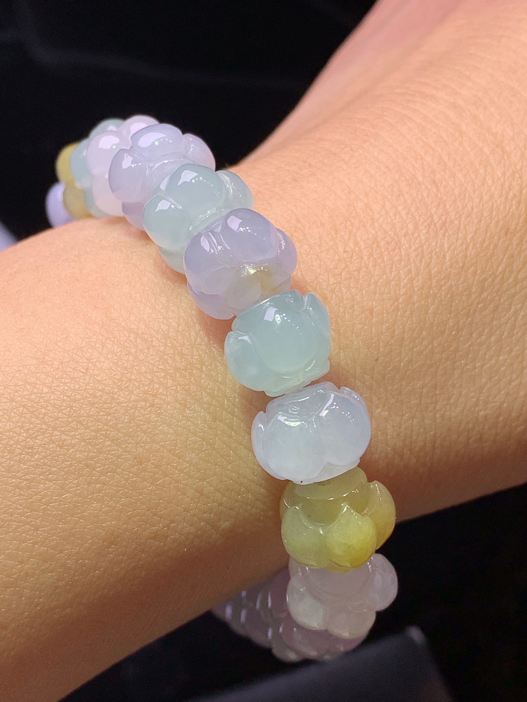 多彩莲蓬头手链 玉质细腻 色泽艳丽清新 水润亮眼 整体尺寸10*7.3c5