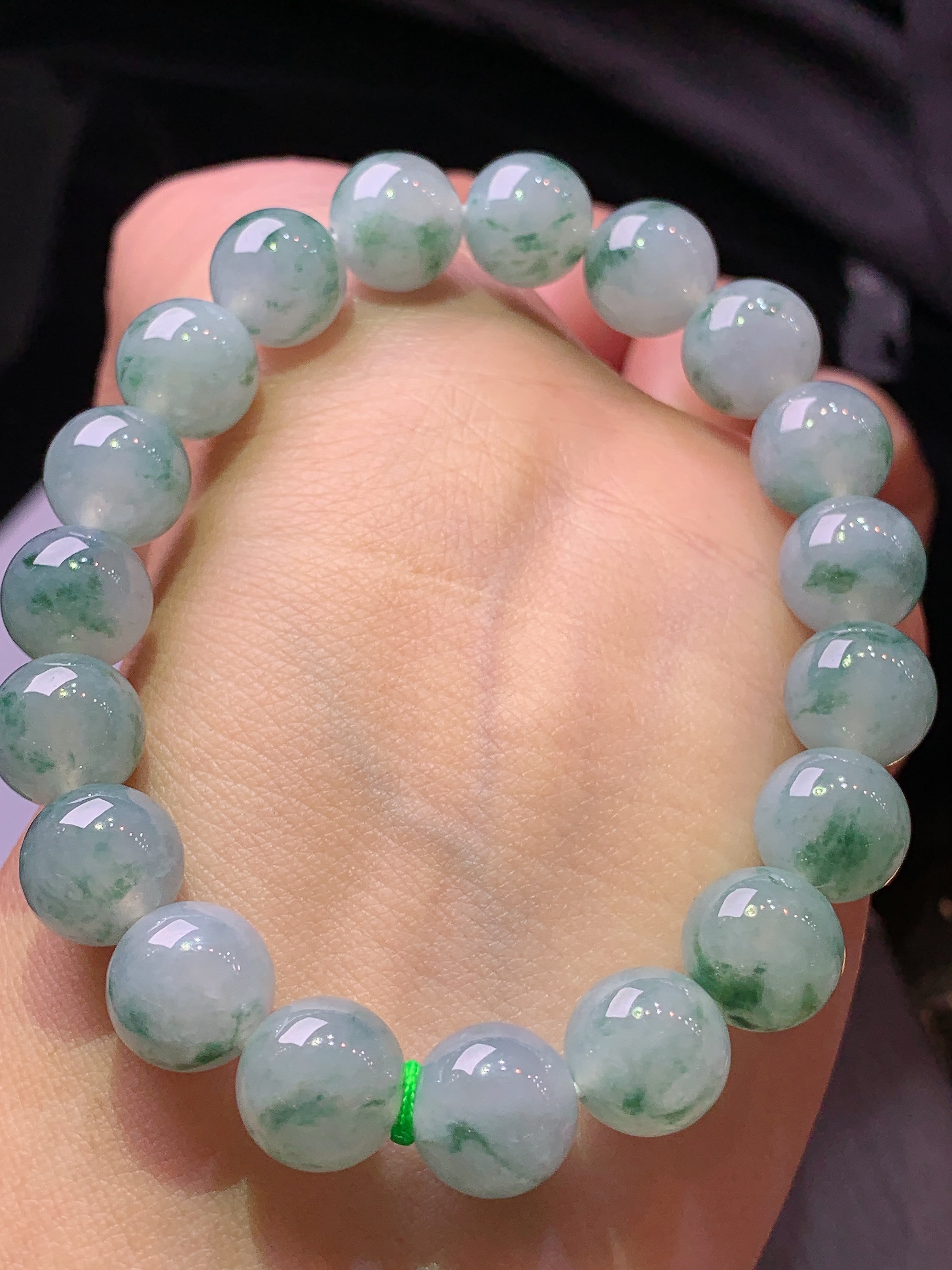 冰飘花圆珠手链 玉质细腻 色泽艳丽清新 水润亮眼 整体尺寸9.6c5