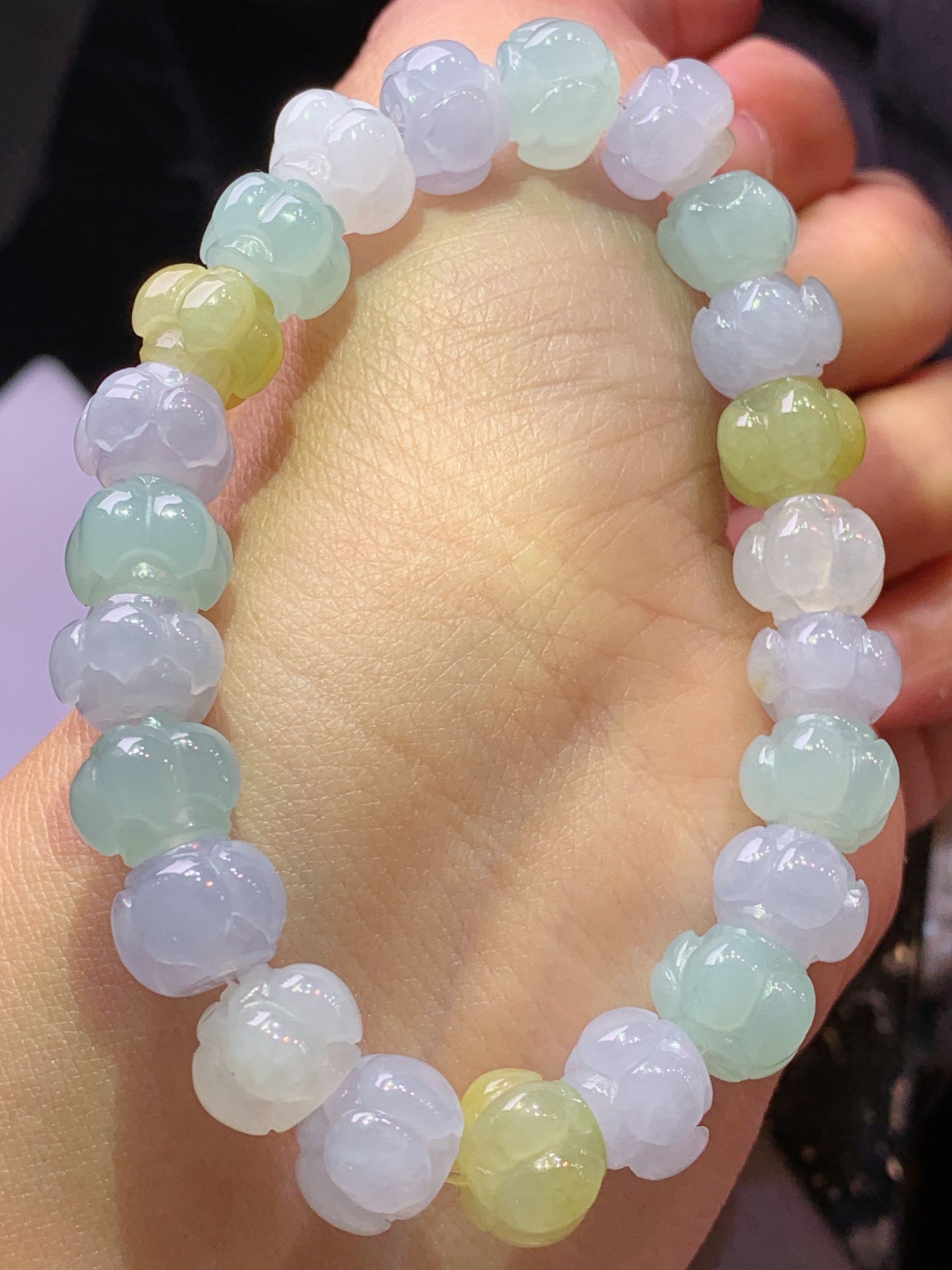 多彩莲蓬头手链 玉质细腻 色泽艳丽清新 水润亮眼 整体尺寸10*7.3c5