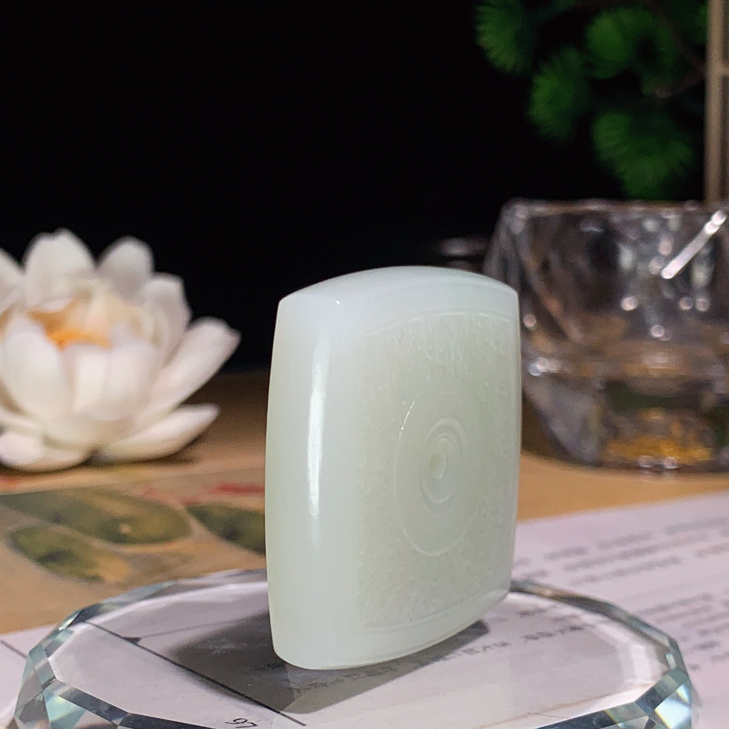 和田玉青海翠青四方扣挂件。尺寸37/9重31克，玉质细腻油润 脂粉好，品质好！lt260415