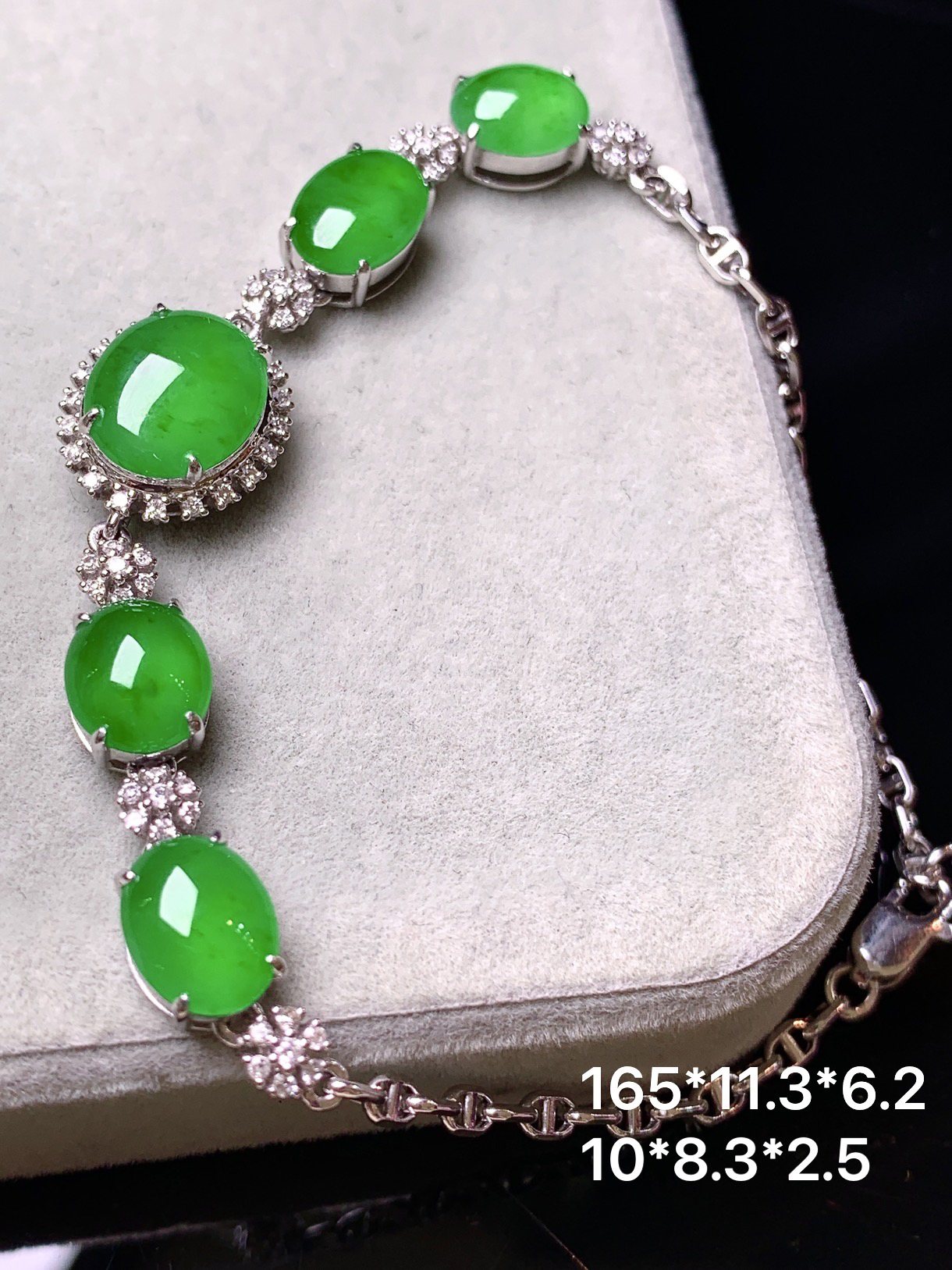 18k金钻镶嵌满绿蛋面手链 玉质细腻 色泽艳丽清新 水润亮眼 整体尺寸165*11.3*6.2L2
