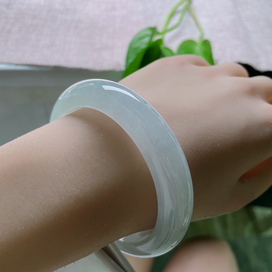 56.2/12.4/8.6晴底正圈，微紫底，种老，清润通透，心素如简，静若幽兰。无裂，ss49461a