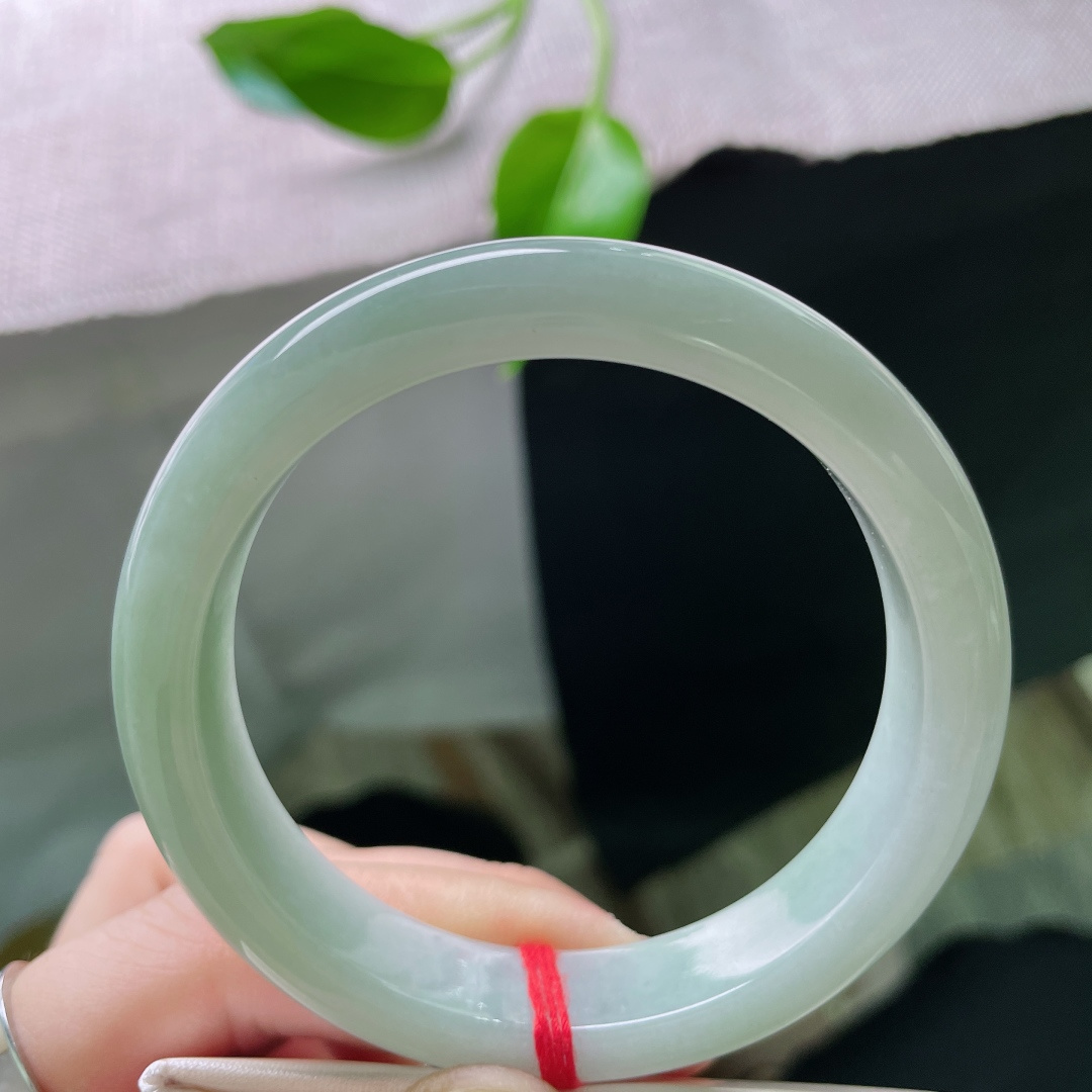 54.6/12.1/7.9绿底正圈，柔润透亮，细腻又显白，上手温婉雅致。无裂，ss47946a