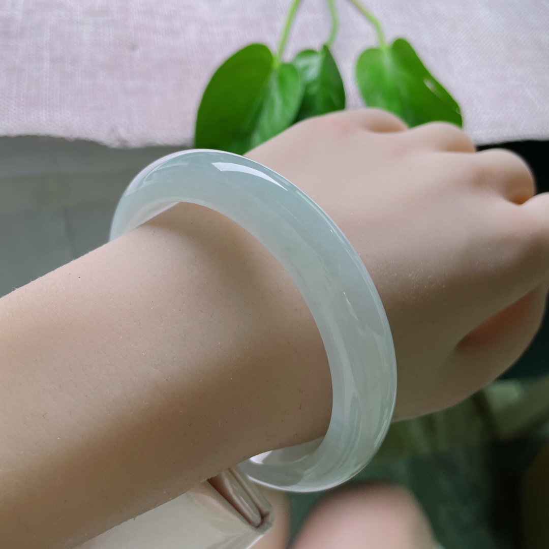 59.4/12.6/8.5，浅绿底正圈，水头好，如晨光微露，万物皆温柔。无裂。ss49090a