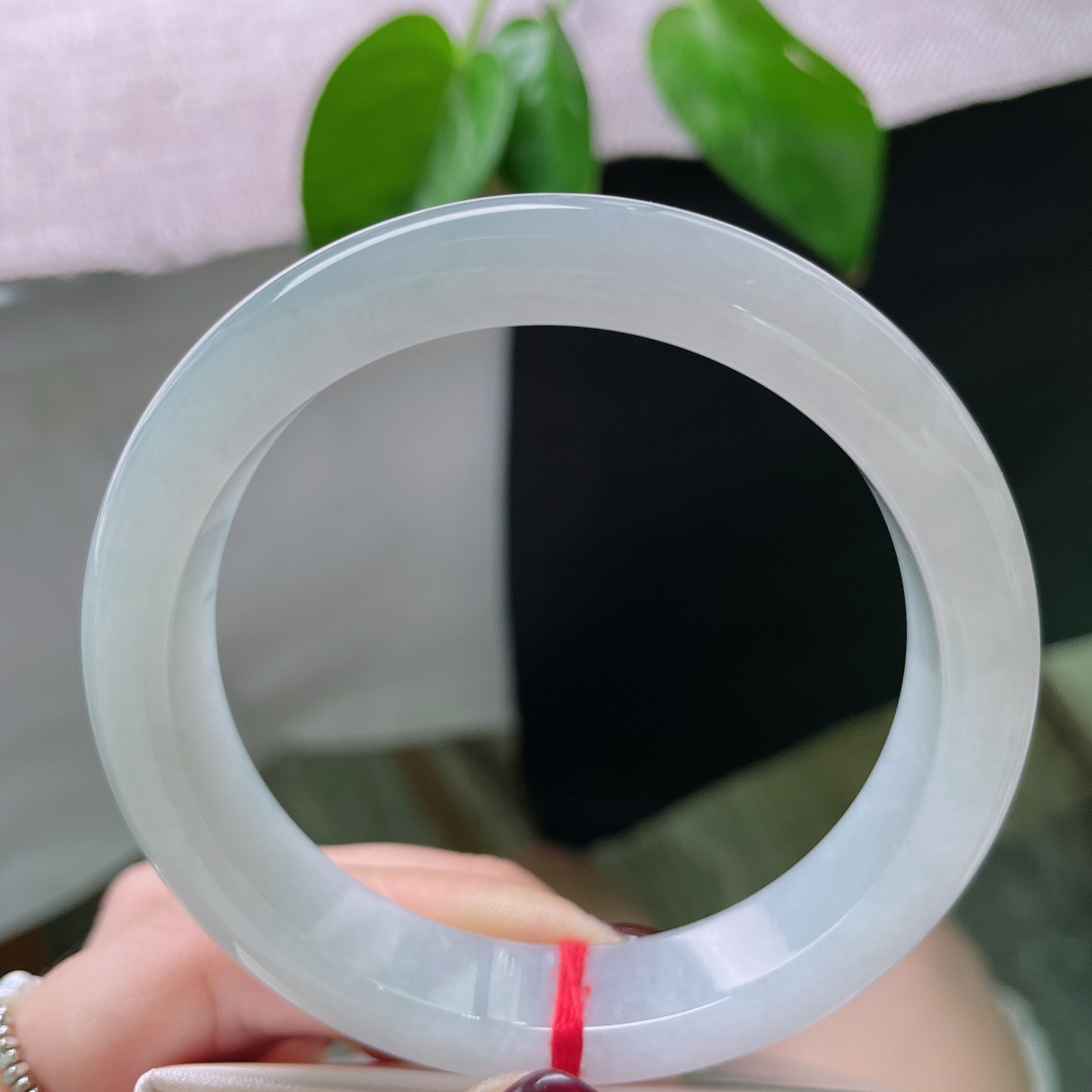 59.4/12.6/8.5，浅绿底正圈，水头好，如晨光微露，万物皆温柔。无裂。ss49090a