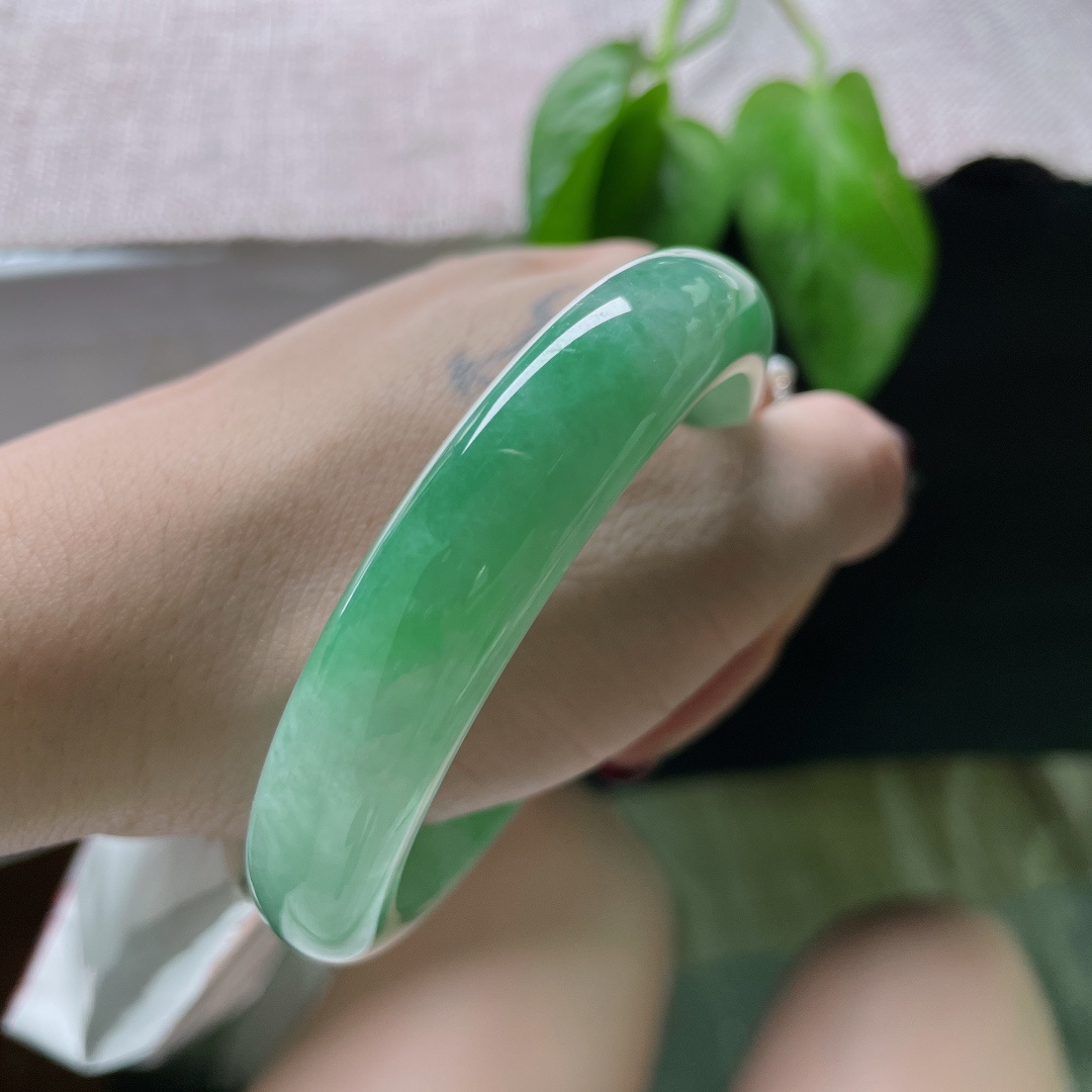 58.2/12.5/8.2，绿底正圈，如心中草原，广阔无垠，温柔半两，从容一生。洒金，晶体纹，ss50682a