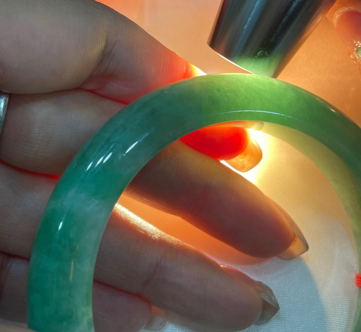 60.1/13.9/10.2，满绿正圈，大圈口，厚装饱满，腕间藏了一整个春天，一点皮纹，ss49950a