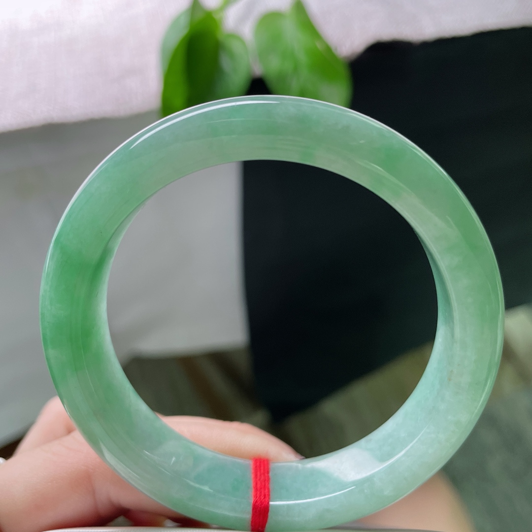 55.4/12.8/8.3，绿底正圈，山染黛，水浮青，一帘新绿洗旧尘。晶体纹，ss50853a