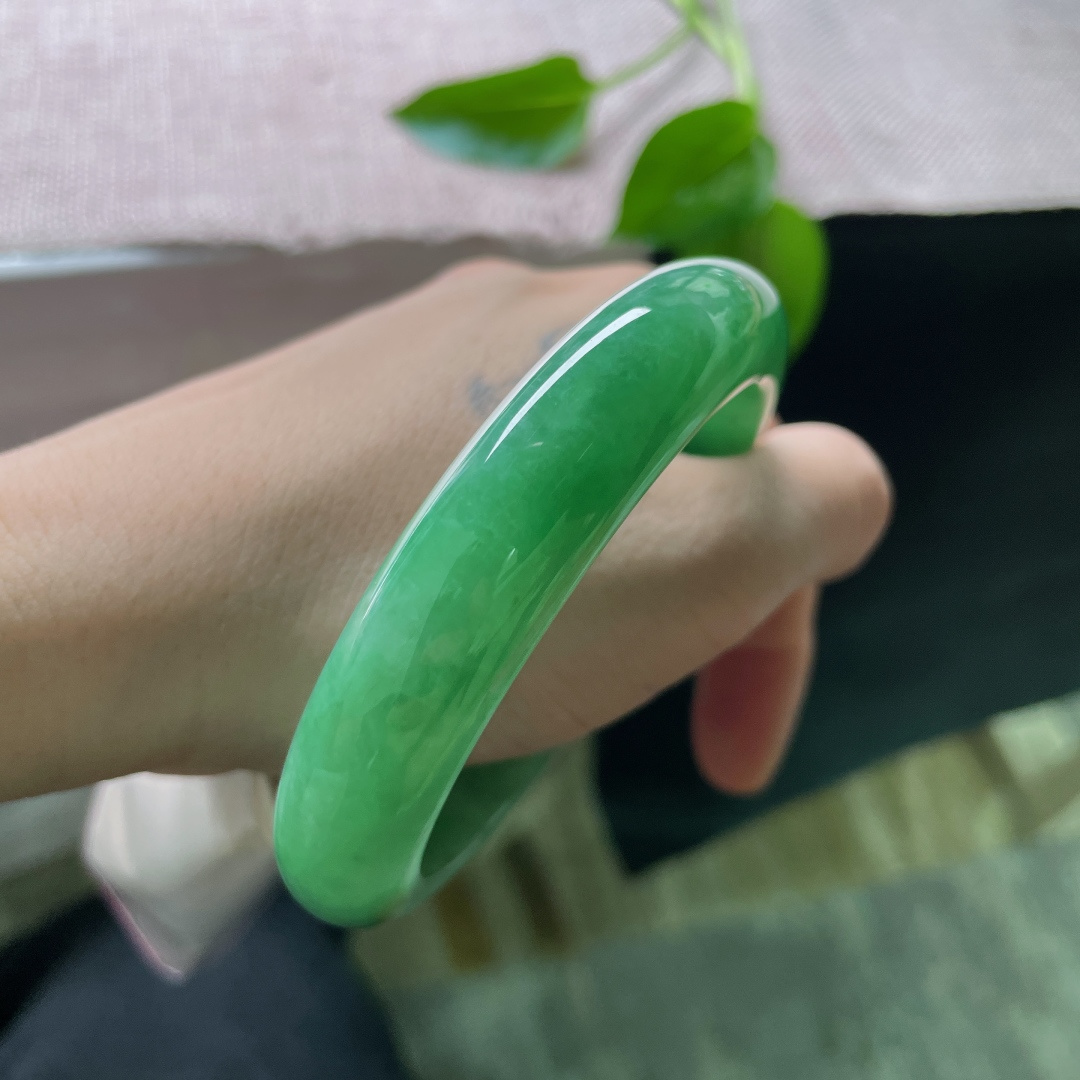 60.7/13.8/9.9，绿底正圈，大圈口，一方绿底，养一方山水。一点皮纹，ss49957a