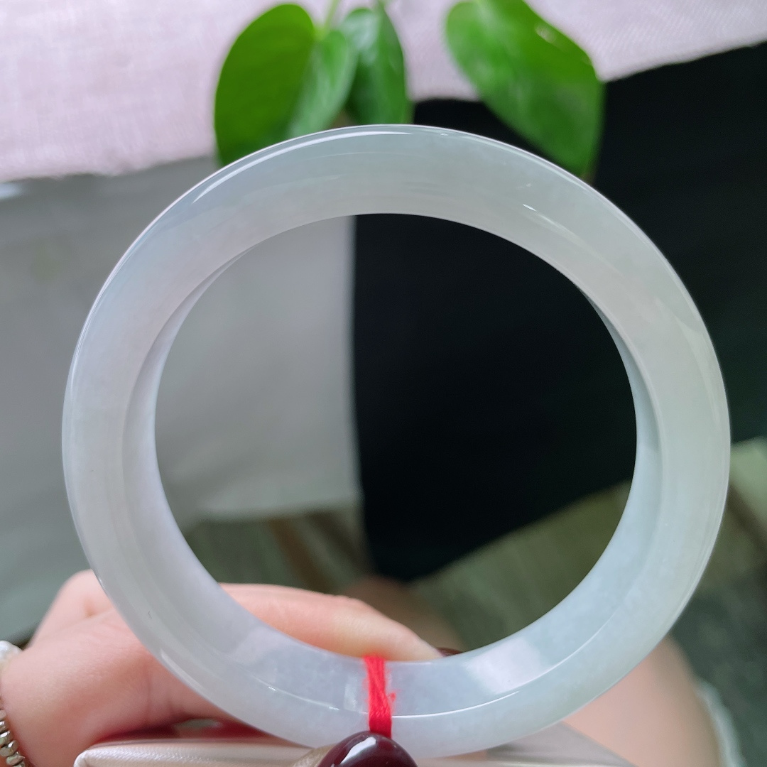 59.4/12.6/8.5，浅绿底正圈，水头好，如晨光微露，万物皆温柔。无裂。ss49090a