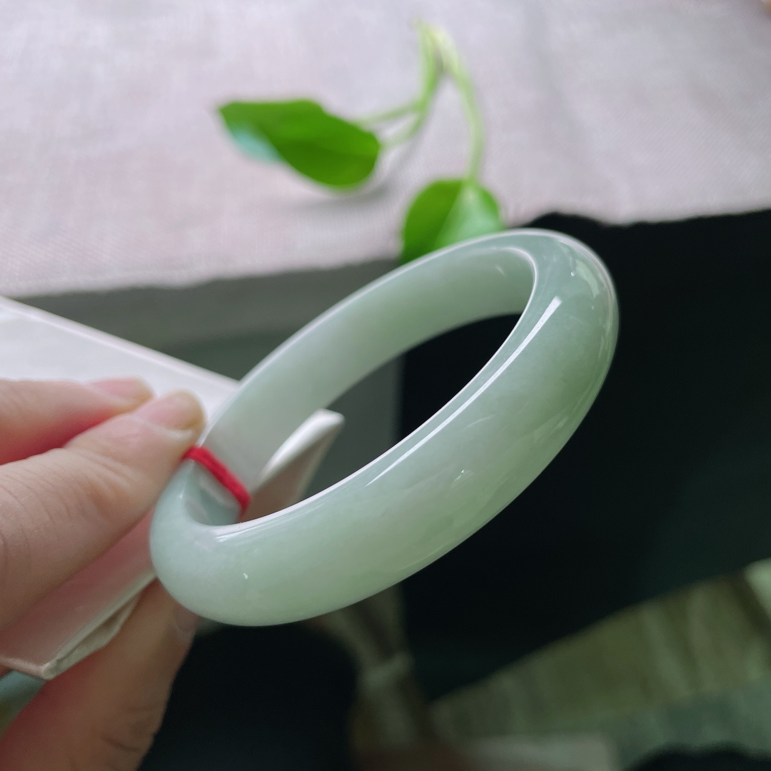 54.6/12.1/7.9绿底正圈，柔润透亮，细腻又显白，上手温婉雅致。无裂，ss47946a