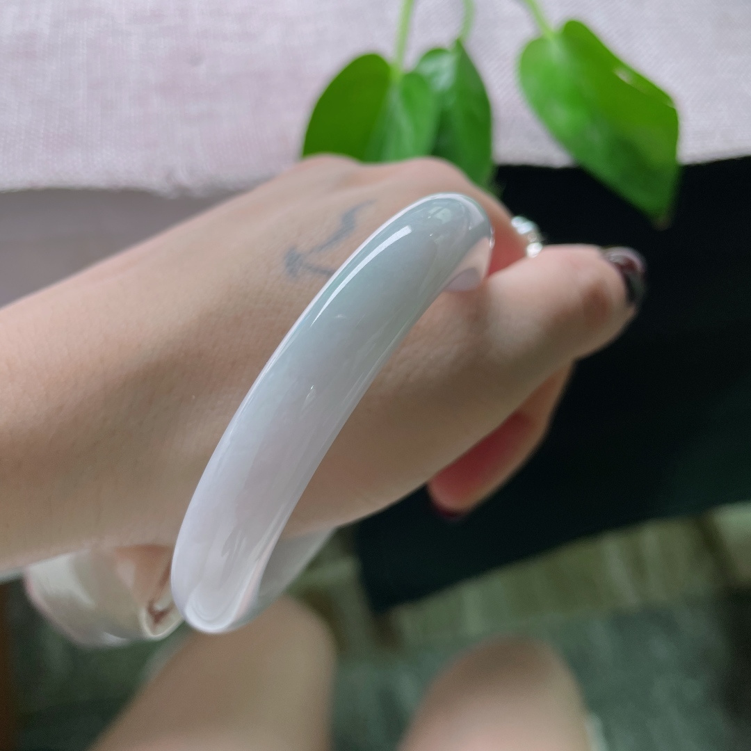 54.6/10.6/8，粉紫正圈，质地温润细腻，干净，素丽清秀，一点皮纹不显，ss51058a