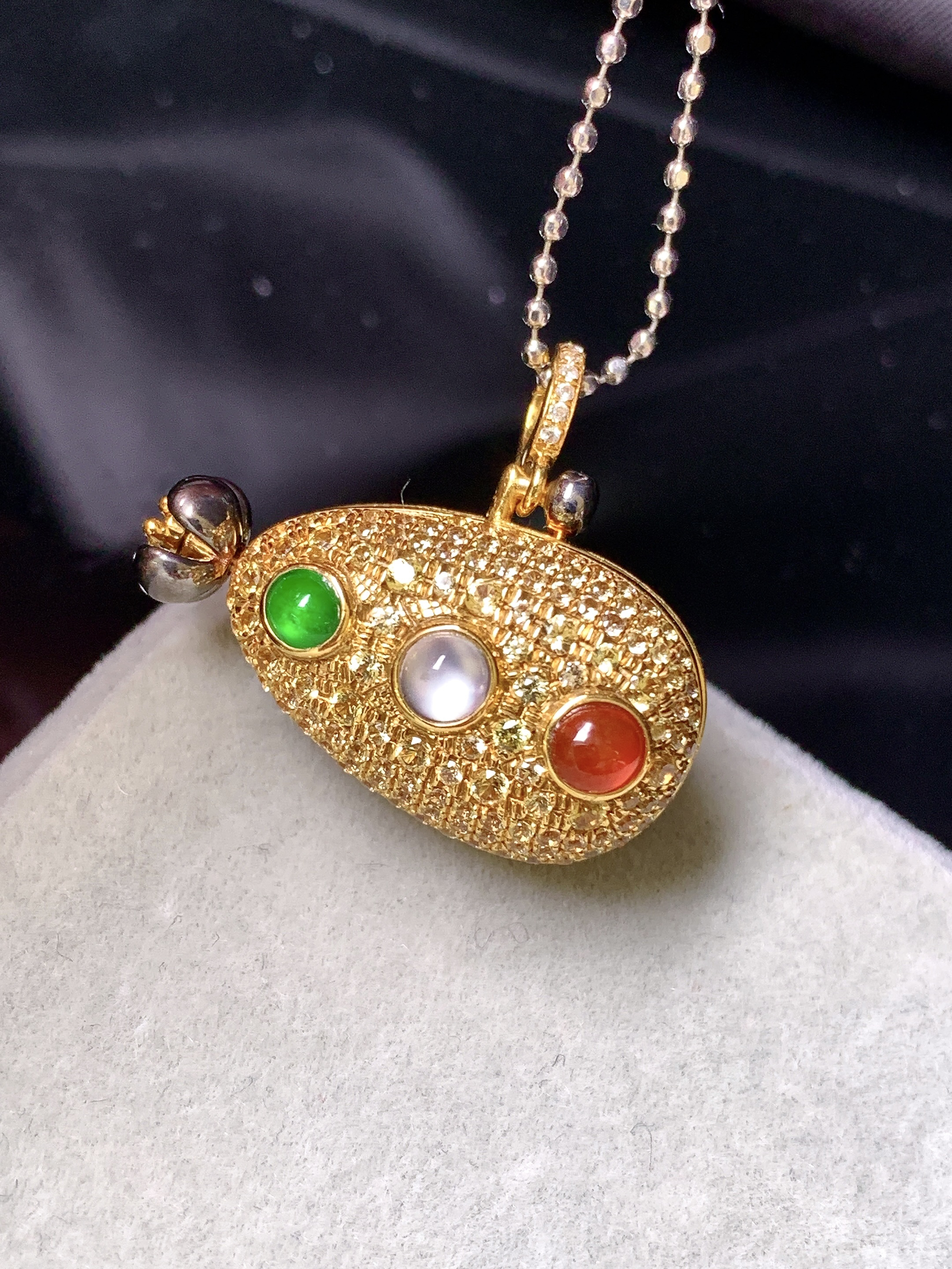 18k金钻镶嵌冰黄红蛋面组合吊坠 玉质细腻 色泽艳丽清新 水润亮眼 整体尺寸24*12.5*13.2m5