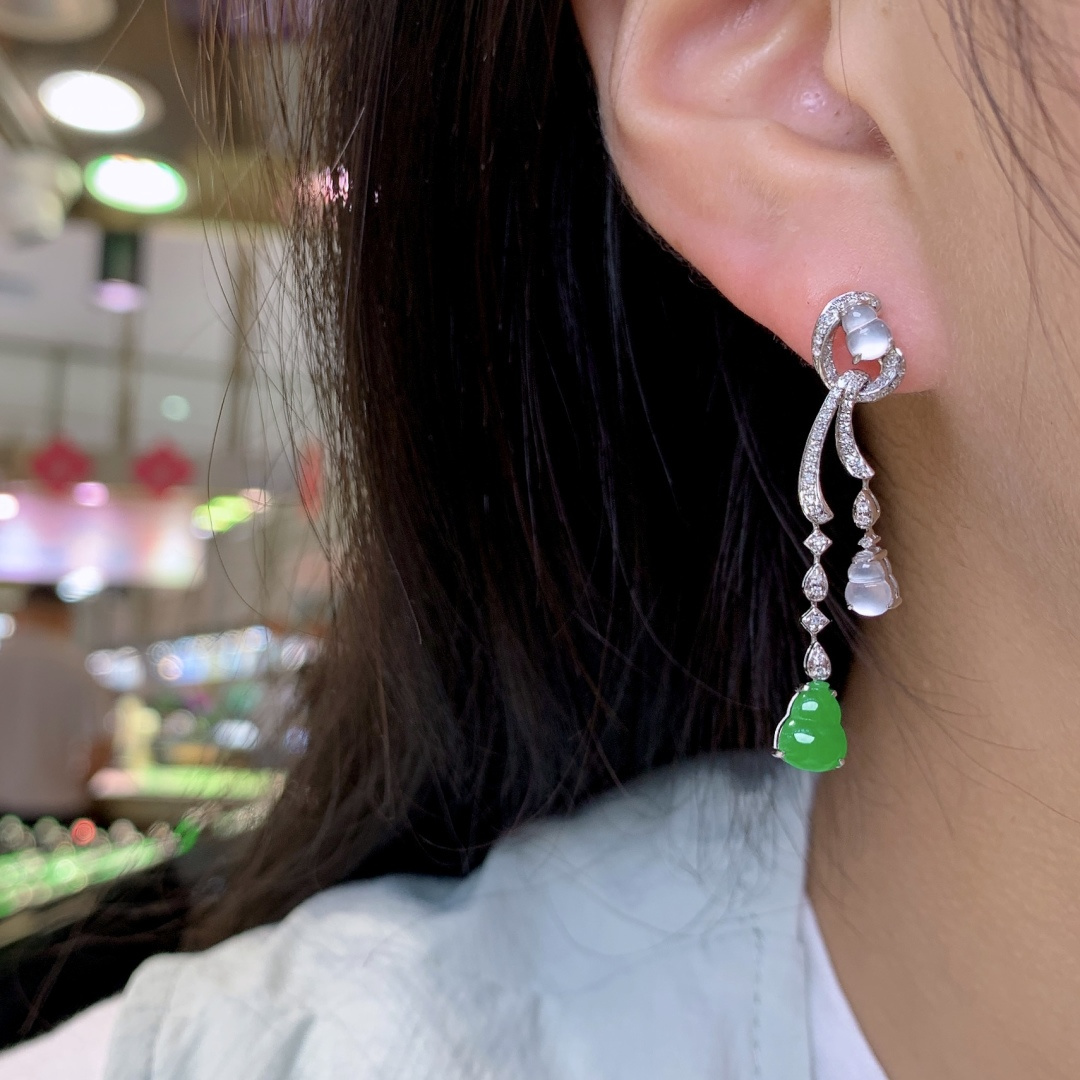 ️冰阳绿葫芦耳坠，18k金钻镶嵌，7.3-5.5