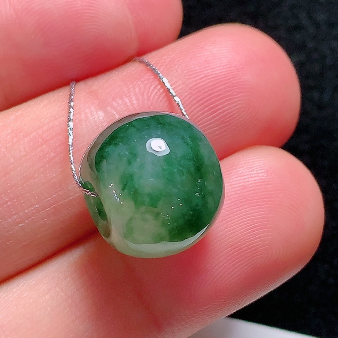 ️冰种飘花圆珠，种老水头好，又冰又润，饱满无裂，尺寸：11.8/14.2mm