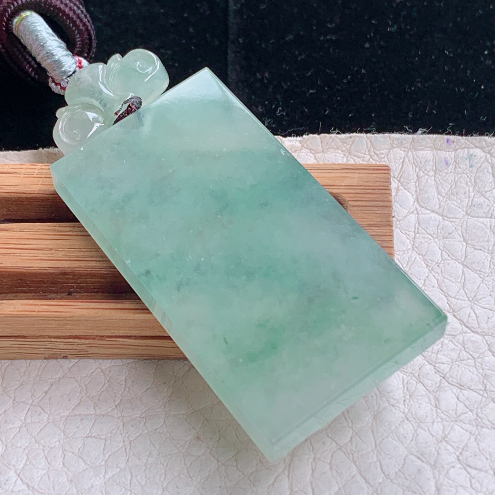 zz3实拍44.8*25.5*5.8天然缅甸翡翠晴绿平安无事牌吊坠 冰透素面牌