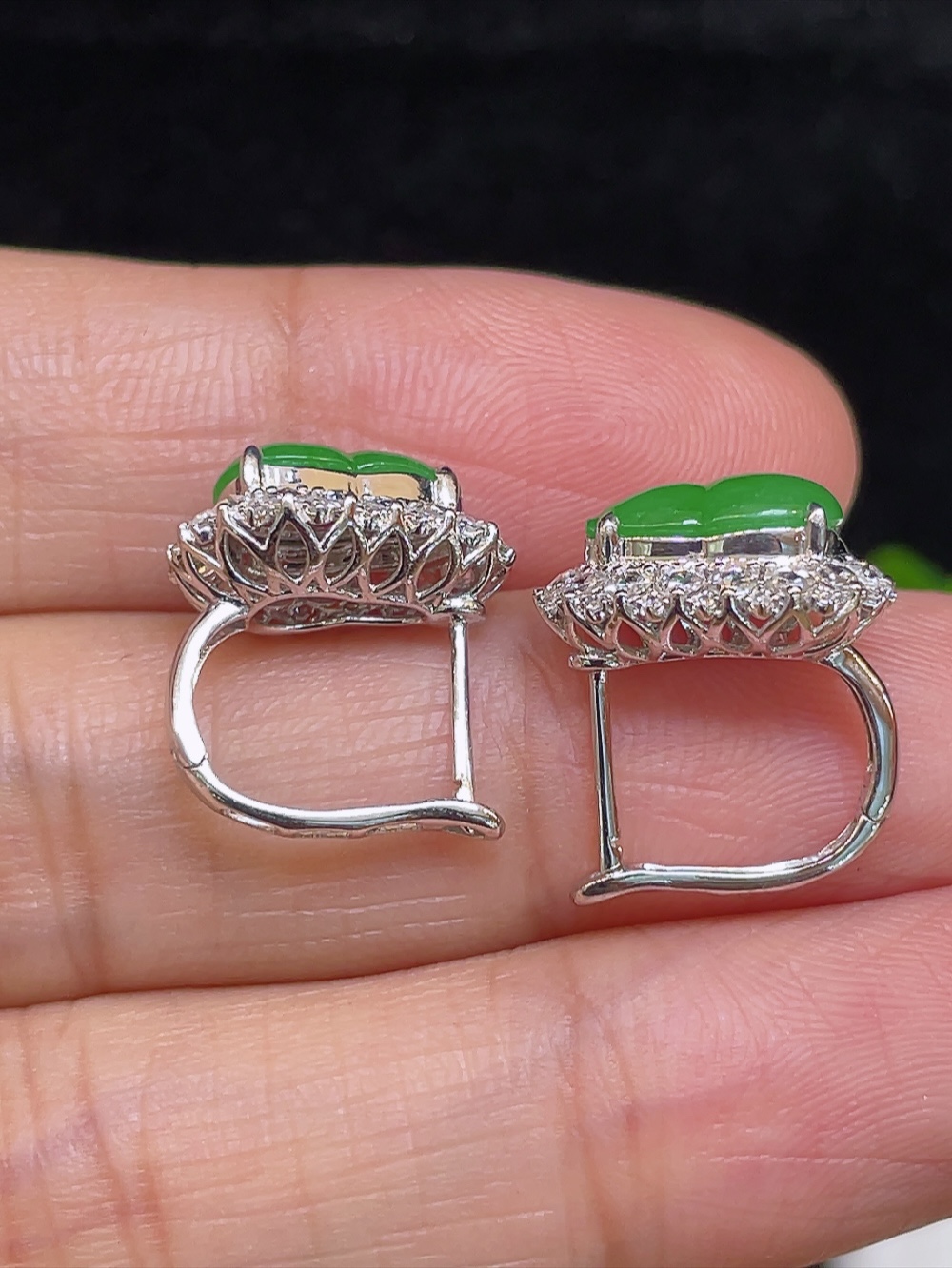 ️高冰正阳绿，葫芦耳扣，大件饱满，通透水润，玉质细腻，翠色鲜艳，18k金奢华钻石镶嵌，9.7-6.3-2.8