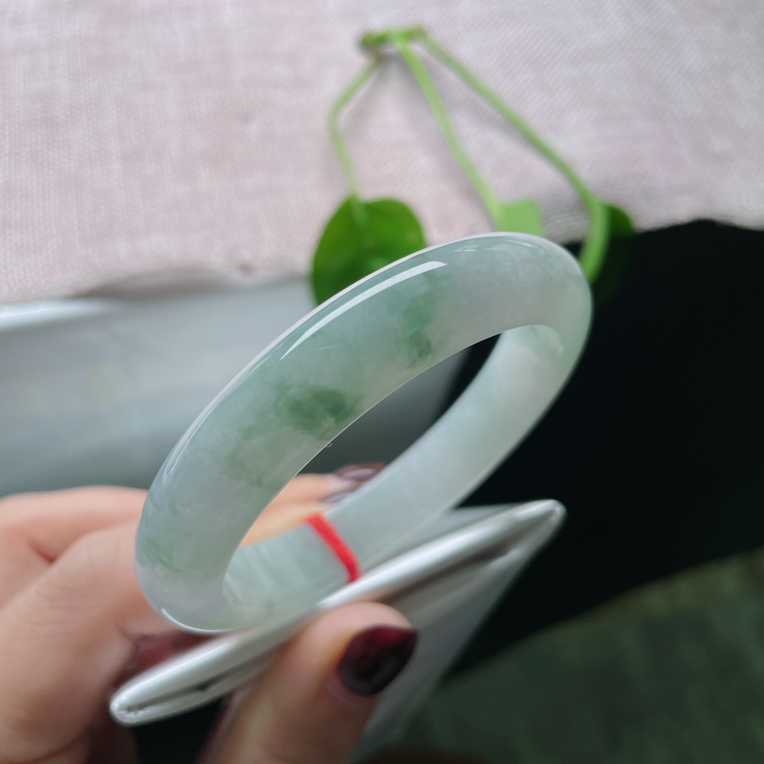 54.3/11.6/8.1，飘花正圈，水头好，质地温润细腻，干净清爽，一点皮纹，无裂，ss50492a