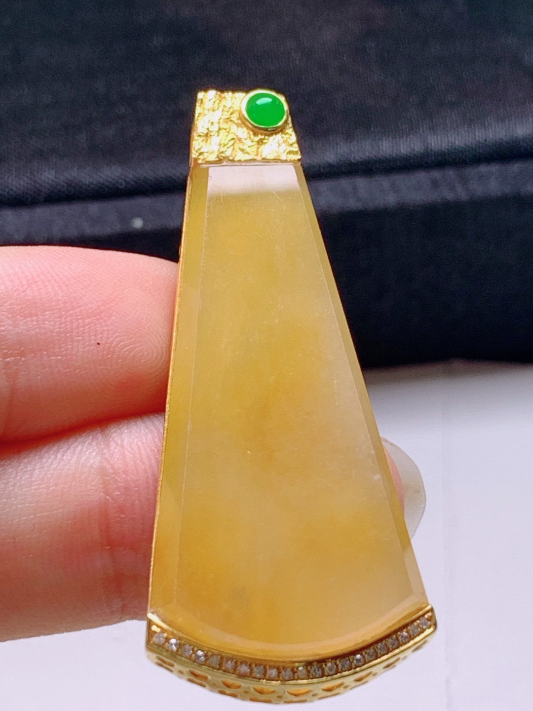 ️ 冰黄翡无事牌吊坠，无裂色正饱满，裸石38.8-19.2-4.447.1-6.4