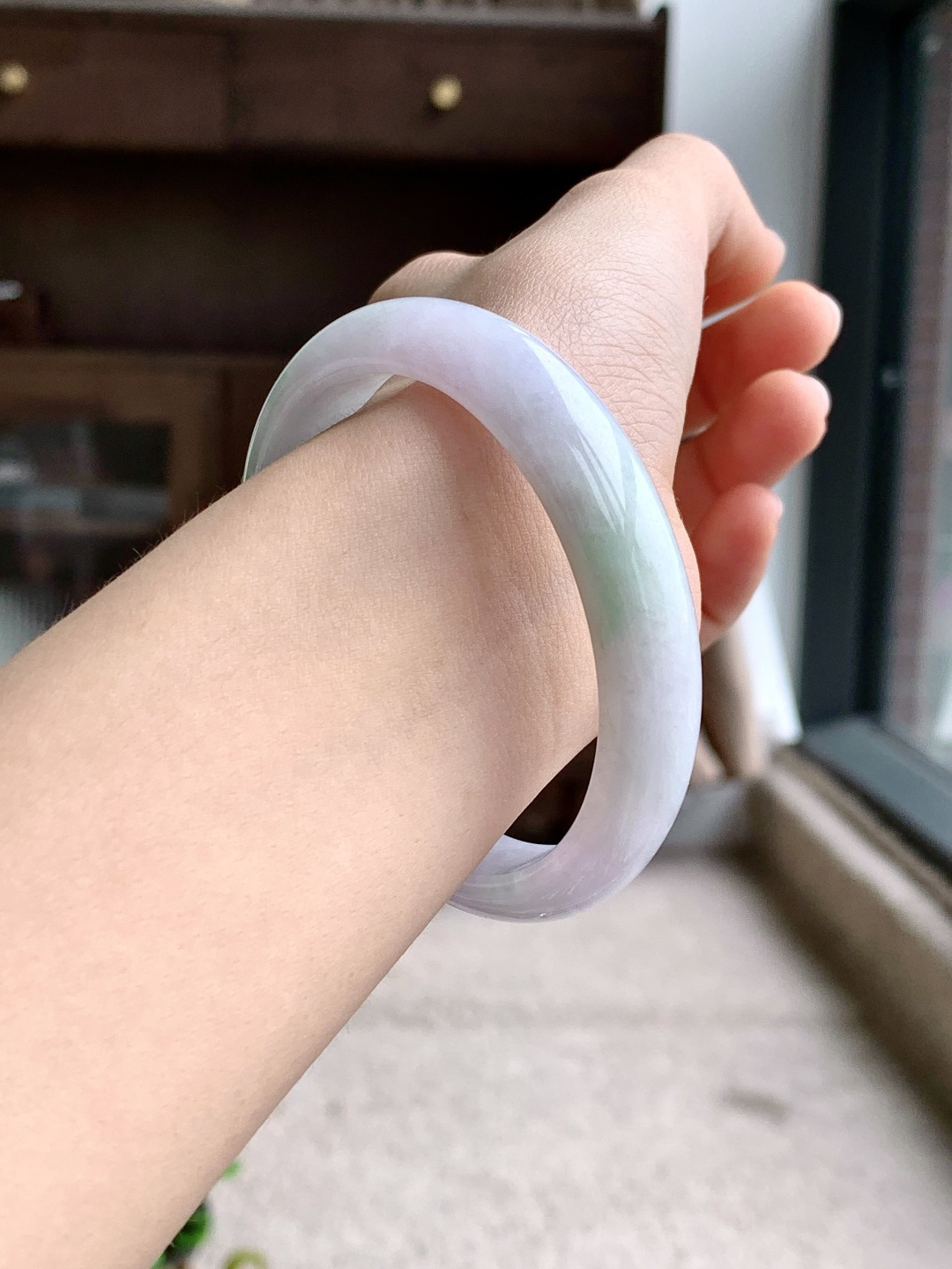 ️贵妃，55.3-47.8-12.4-6.9，冰白飘花，种老细腻，缅甸A货翡翠，无裂，44.6克