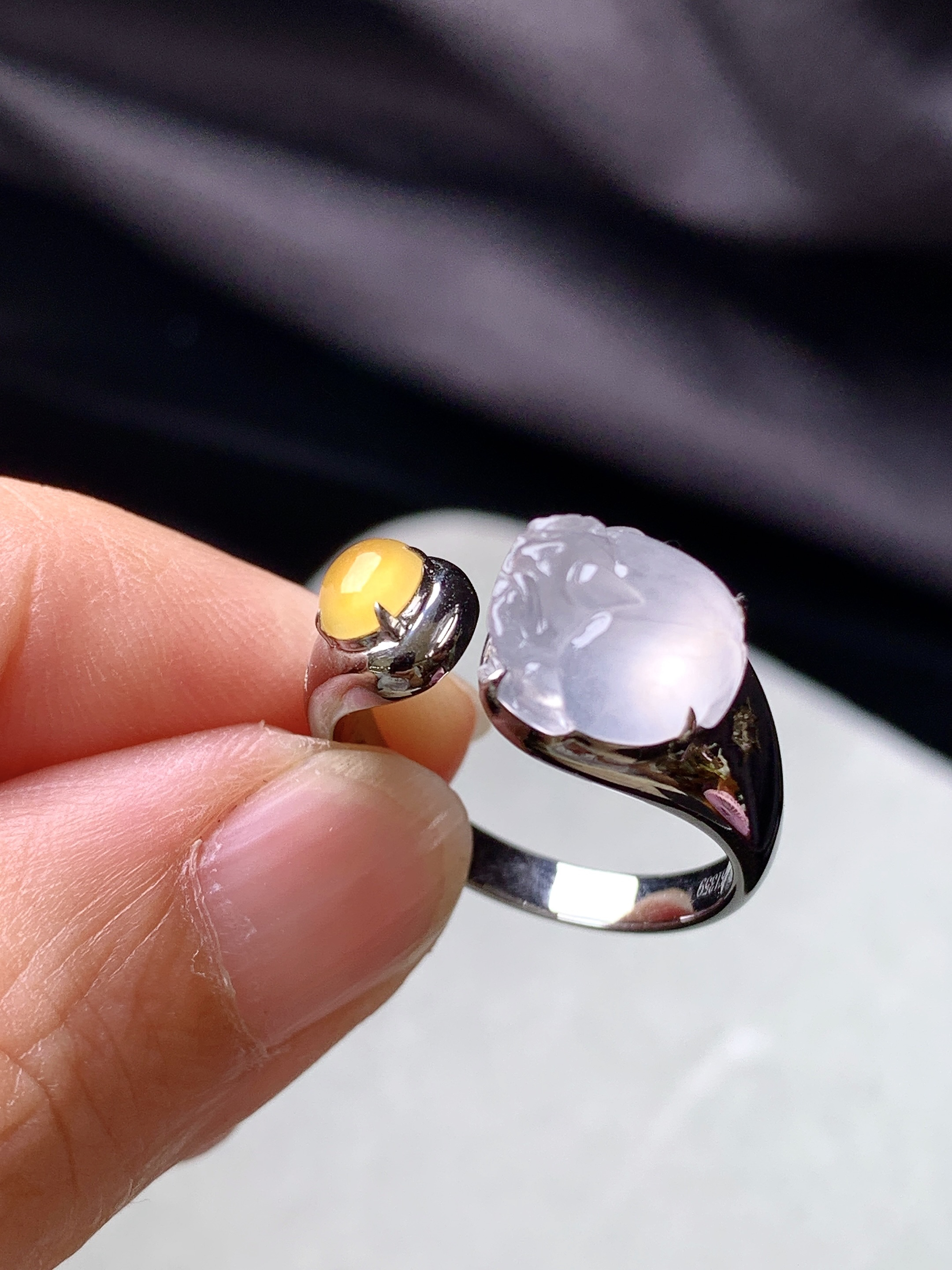 18k金钻镶嵌冰种貔貅戒指 玉质细腻 色泽艳丽清新 水润亮眼 圈口15.5 整体尺寸9.8*9.6*6m5