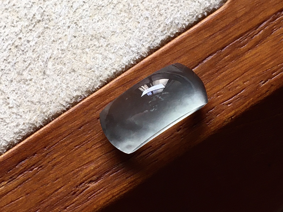 ️ 玻璃种底色马鞍 底色清新漂亮，冰透感十足，无裂尺寸12.8*5.8*5 超值