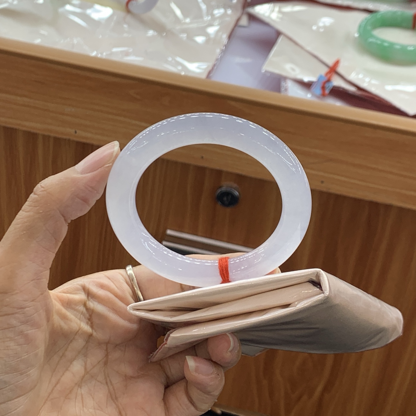 041643DKWJ白冰圆条翡翠手镯52.1-9.8-10.2