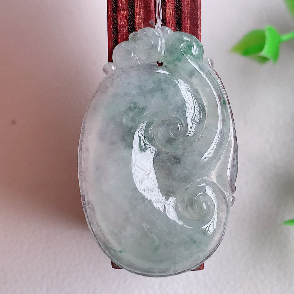 冰润飘花吉祥如意翡翠吊坠  寓意“万事如意，吉祥如意,福寿绵长 心想事成”饱满大气，通透水润  W49.16 尺寸：36.5-23.5-5mm