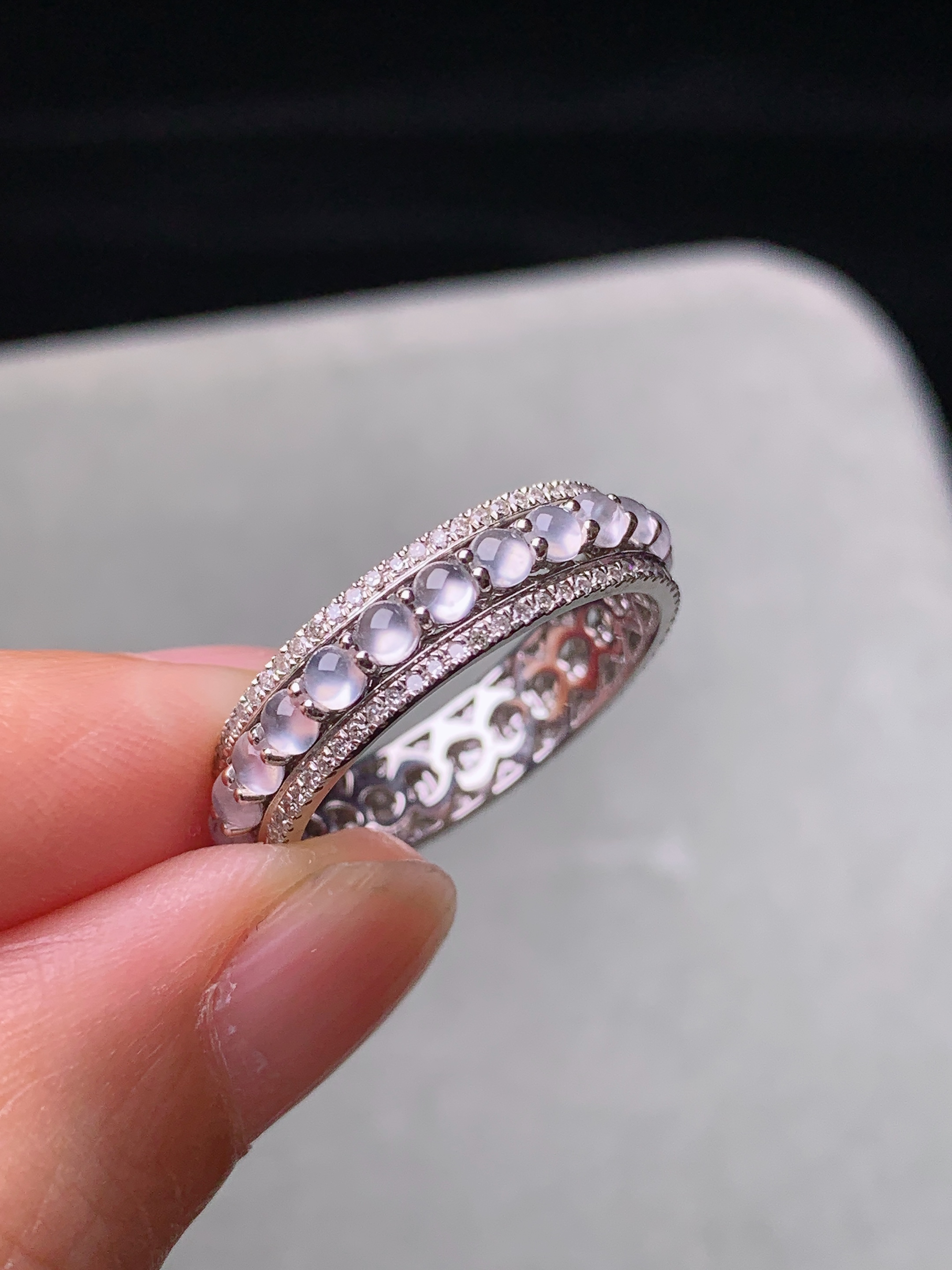 18k金钻镶嵌冰种蛋面组合时来运转戒指 玉质细腻 色泽艳丽清新 水润亮眼 圈口15.5 裸石尺寸2.3*2t1