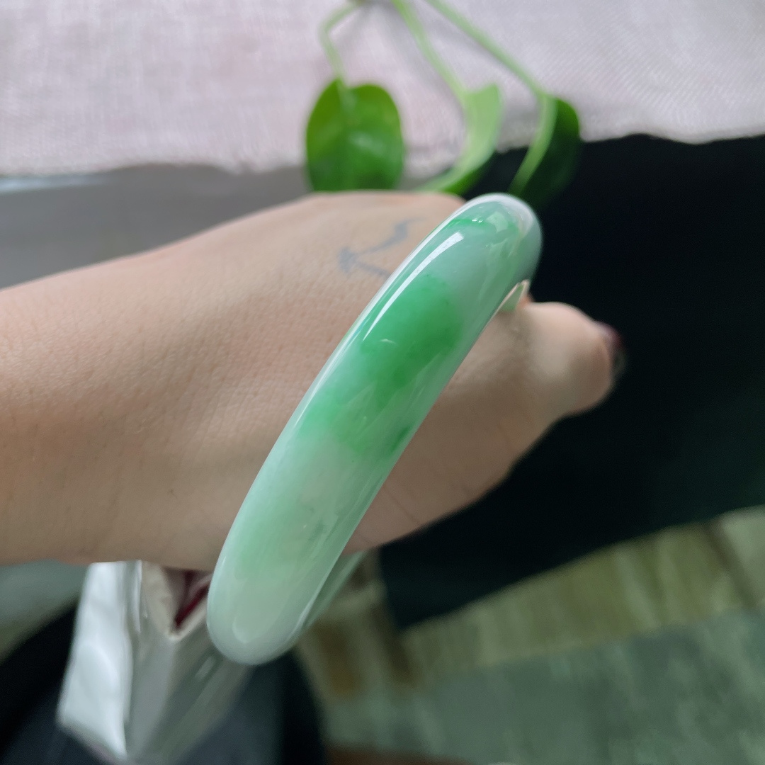 54.8/12.1/9.3，飘绿正圈，如春水初生，在光晕流转间凝住时光。无裂，ss50793a