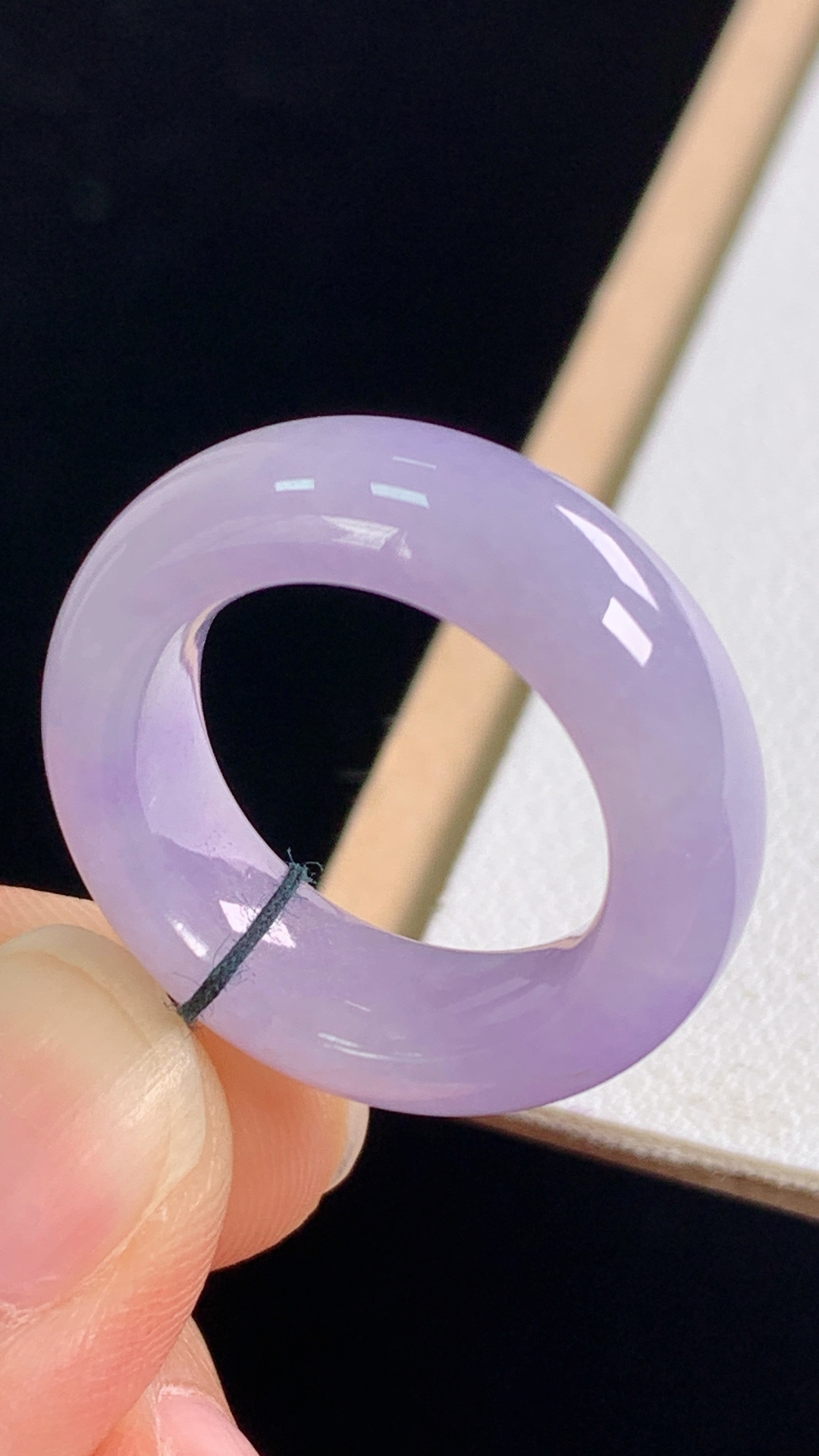 ️冰紫指环，紫色浓郁，胶感荧光，无裂，尺寸:圈口12/16.3-7.2-4.4mm