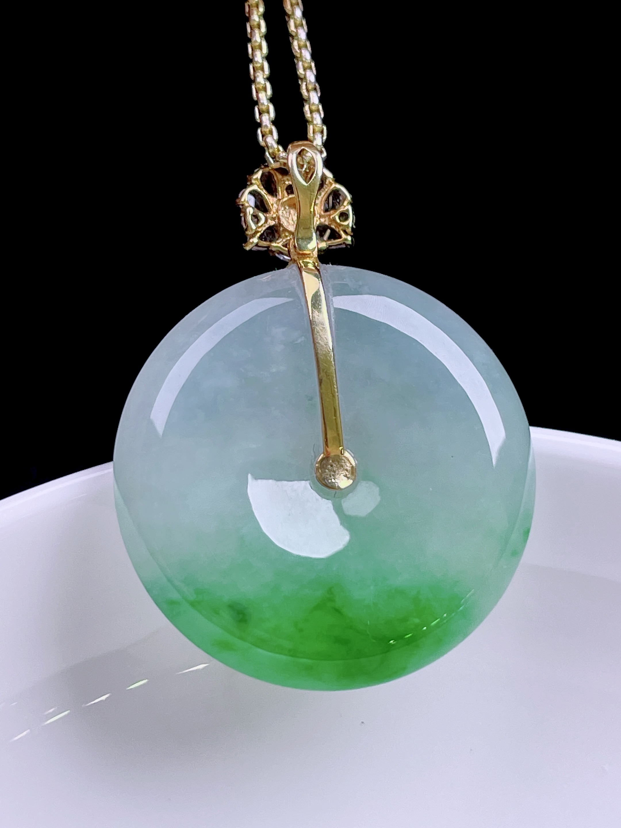 ️ 冰飘绿花平安扣 花色灵动，种老水润，18k金镶嵌 整体：33.2 裸石：25.5/6.2，ss50182a