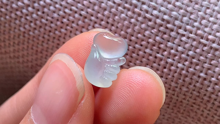 ️天然翡翠，冰透爱心，尺寸10.9-7.6-5，j416