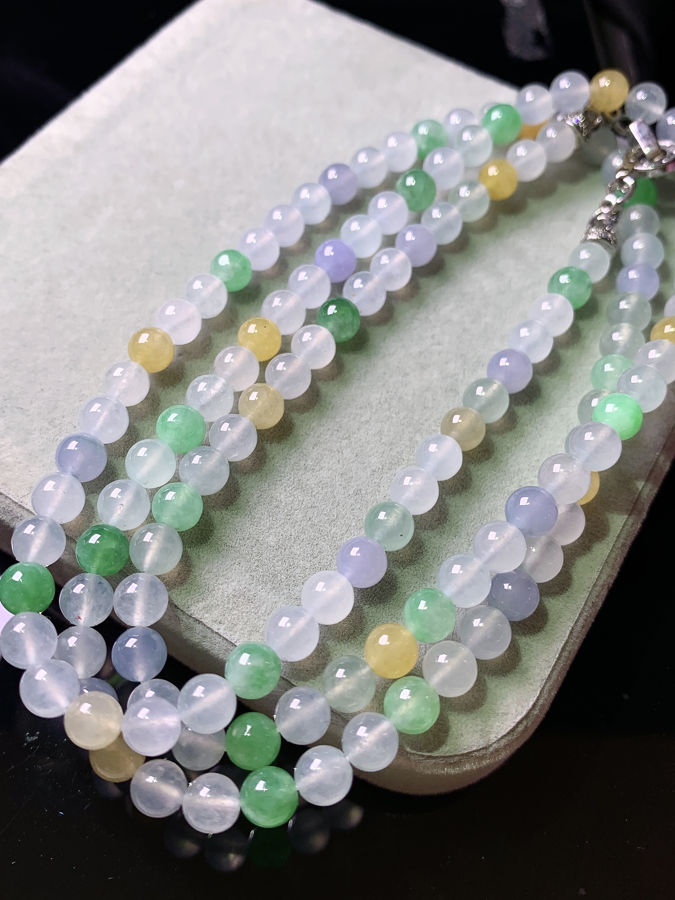 多彩圆珠项链 玉质细腻 色泽艳丽清新 水润亮眼 整体尺寸5c5