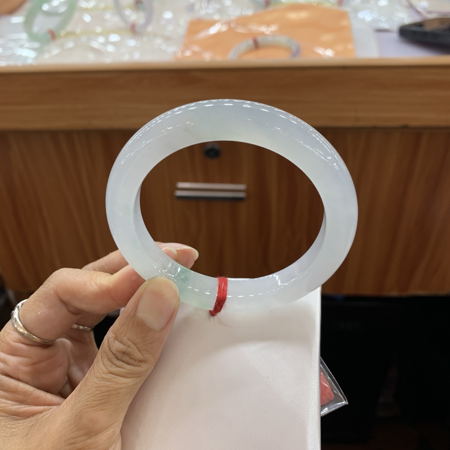 041641XY冰飘花正圈大圈口翡翠手镯59.2-10.5-9.5，无裂