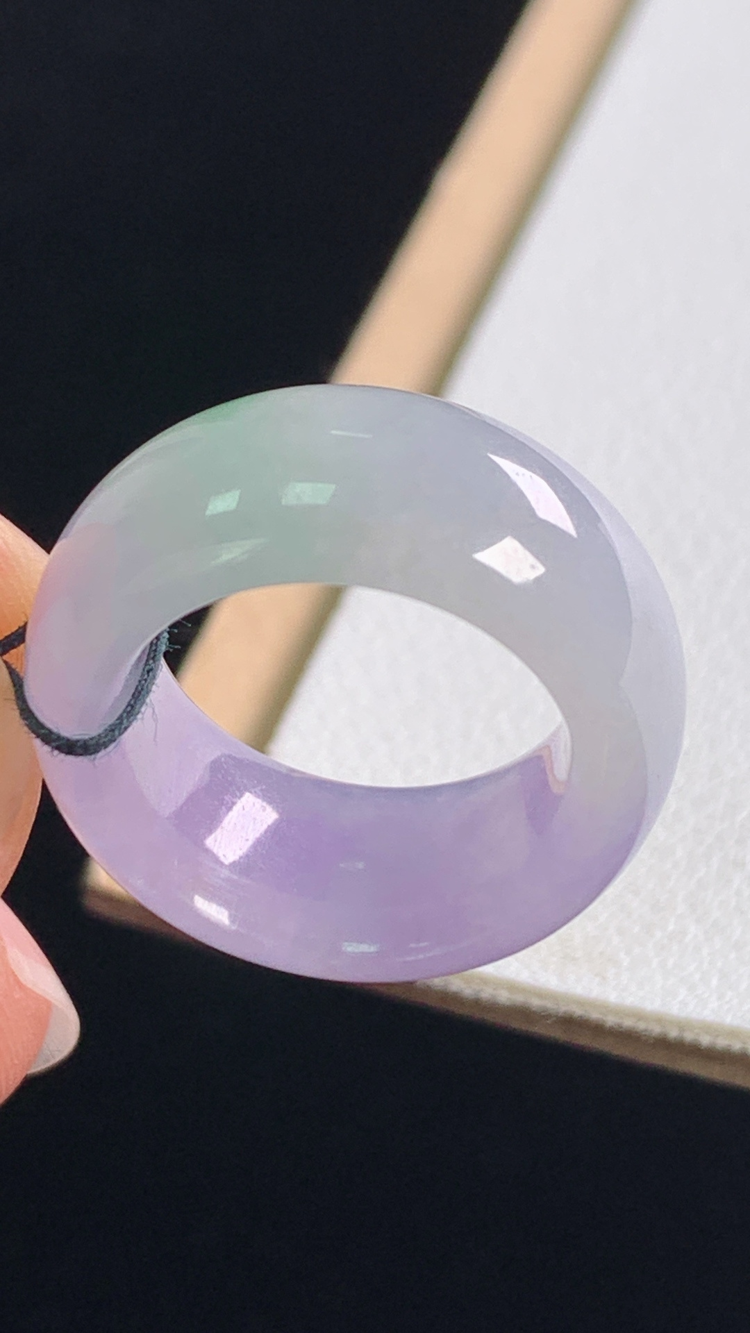 ️春彩指环，有种有色，底子细腻，无裂，尺寸:圈口7/14.4-8.9-3.8mm