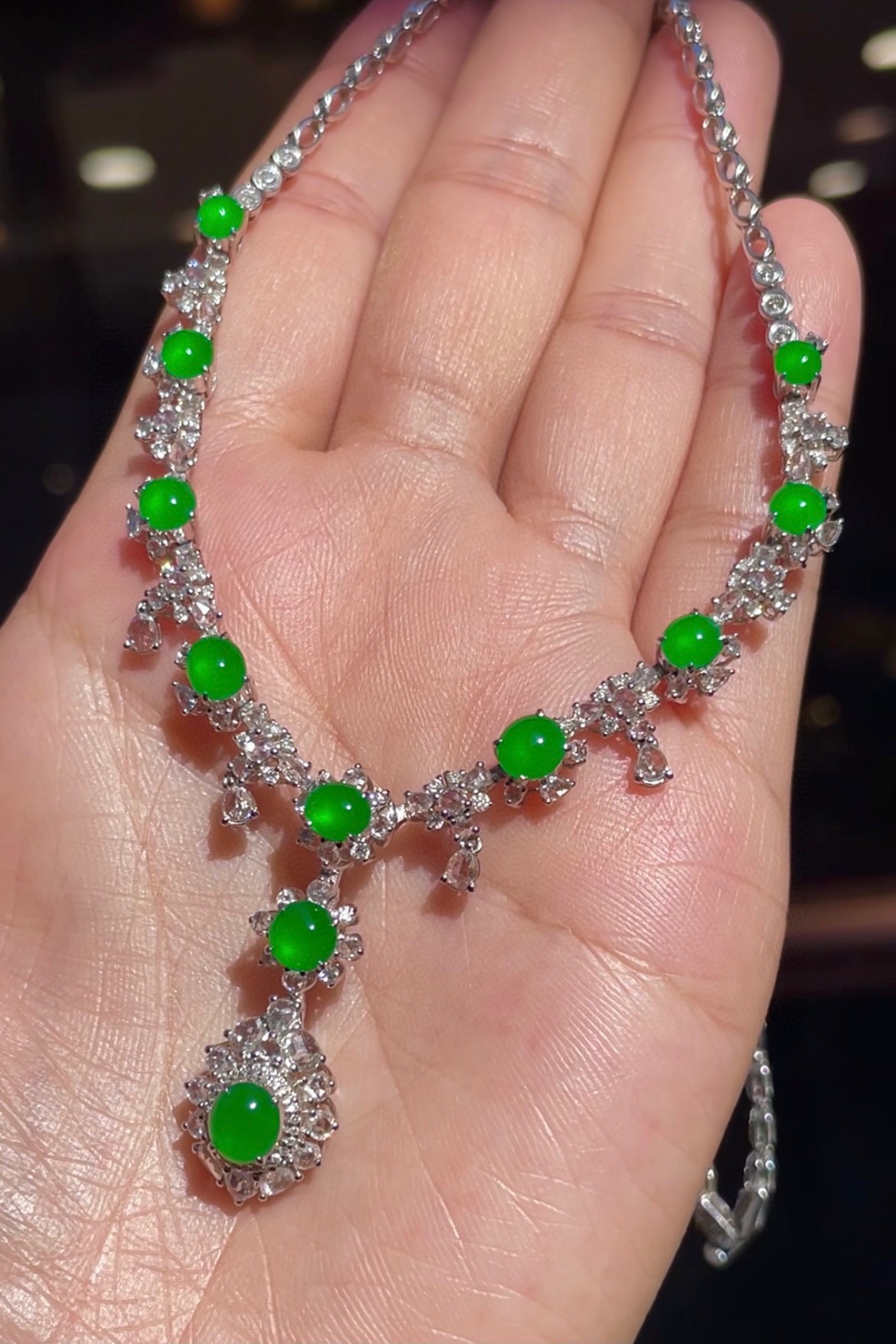 ️，高冰正阳绿，晚装链，大件饱满，通透水润，玉质细腻，翠色鲜艳，18k金奢华钻石镶嵌，6-5.4-