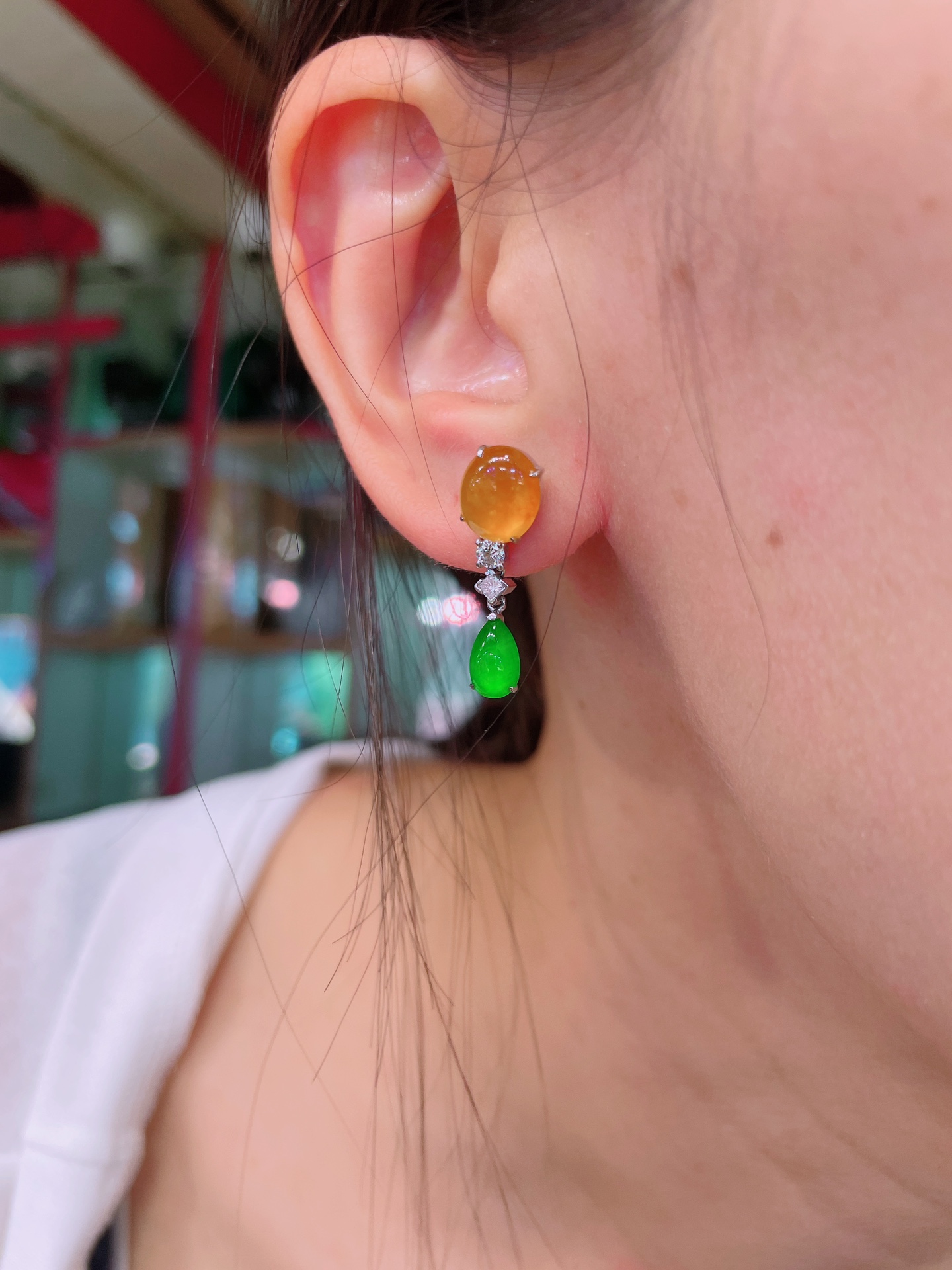 ️高冰绿黄翡蛋面耳钉 晶莹剔透，新颖时尚，无裂，9-8-3