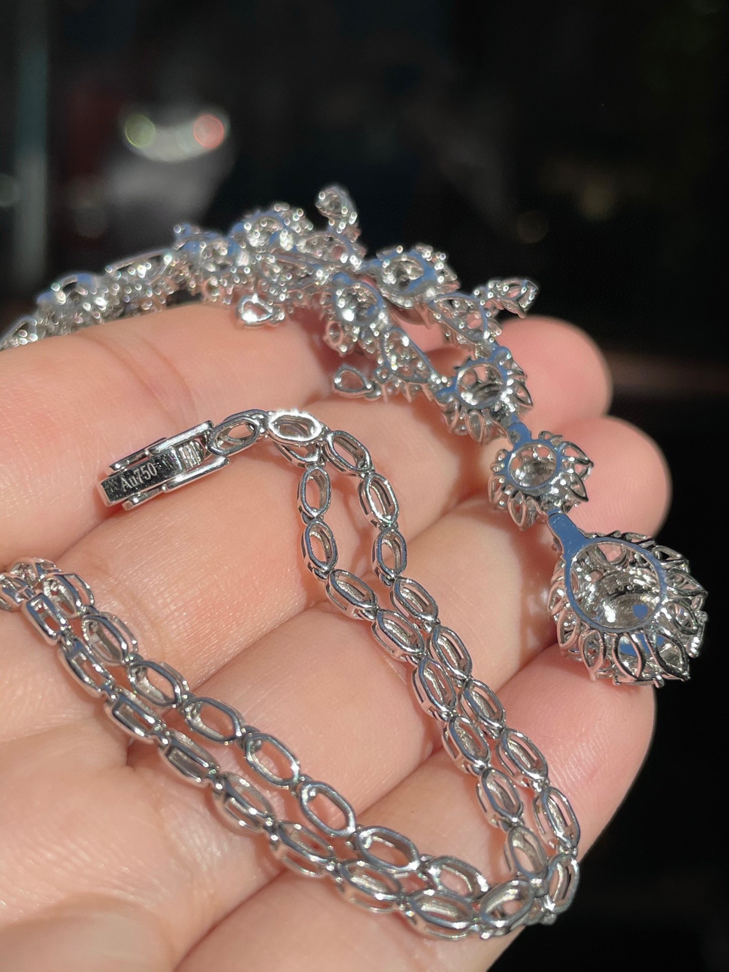 ️，高冰正阳绿，晚装链，大件饱满，通透水润，玉质细腻，翠色鲜艳，18k金奢华钻石镶嵌，6-5.4-2.8