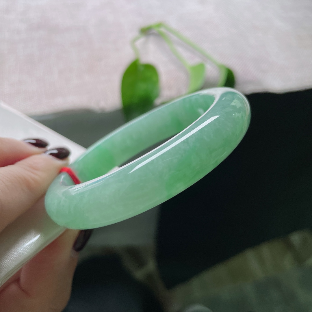 55.6/12.5/8，绿底正圈，水头好，惊鸿一瞥，人间绝色也不过如此，无裂，ss50856a