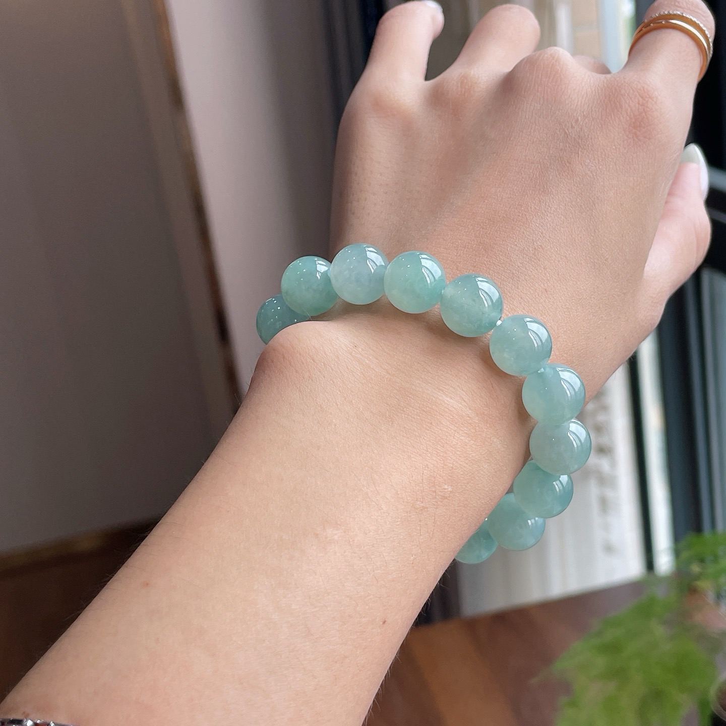 仅一条 冰蓝手串 
尺寸：12.4/16颗